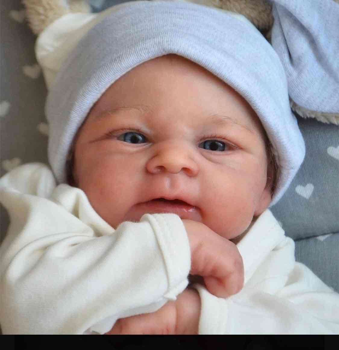 Muñeco bebé reborn de silicona - miniatura 4