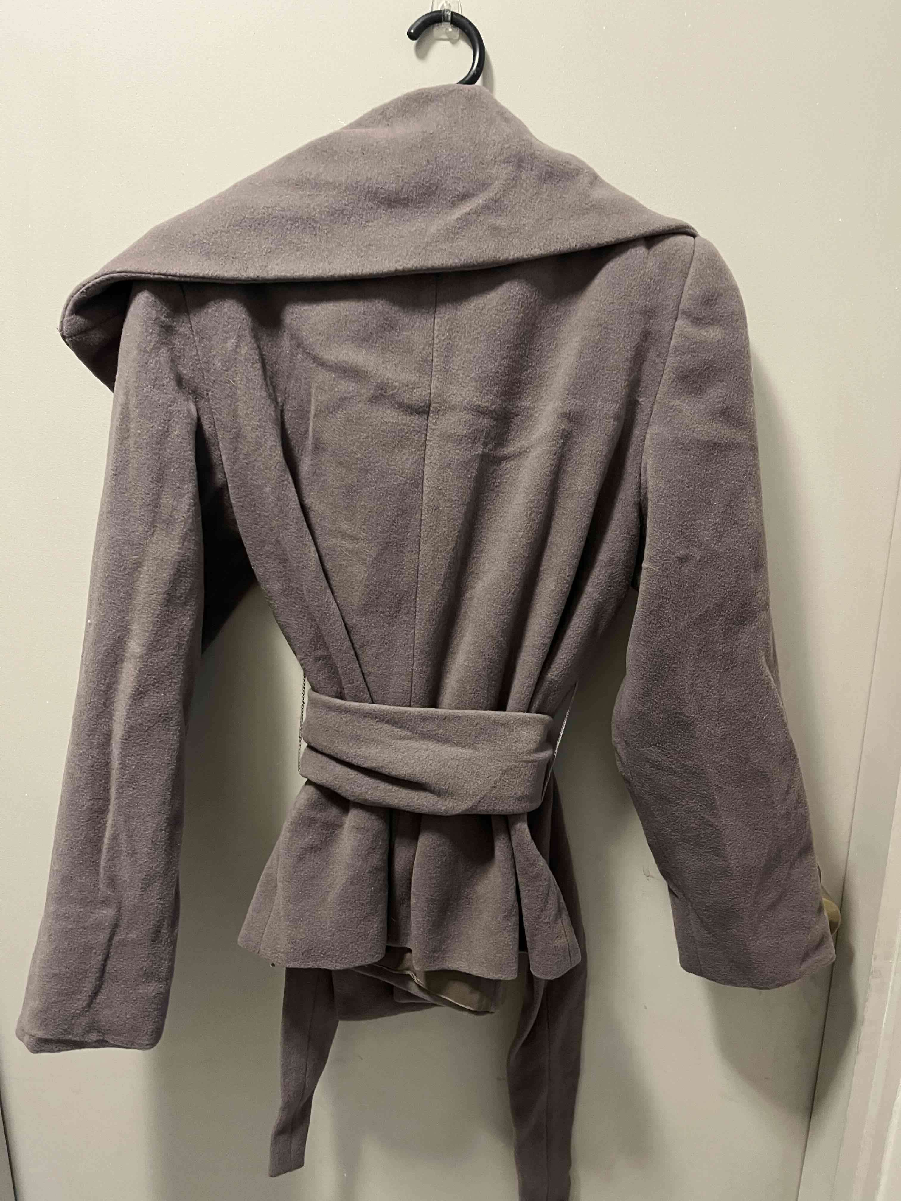 Abrigo de mujer gris Línea Tres - miniatura 2