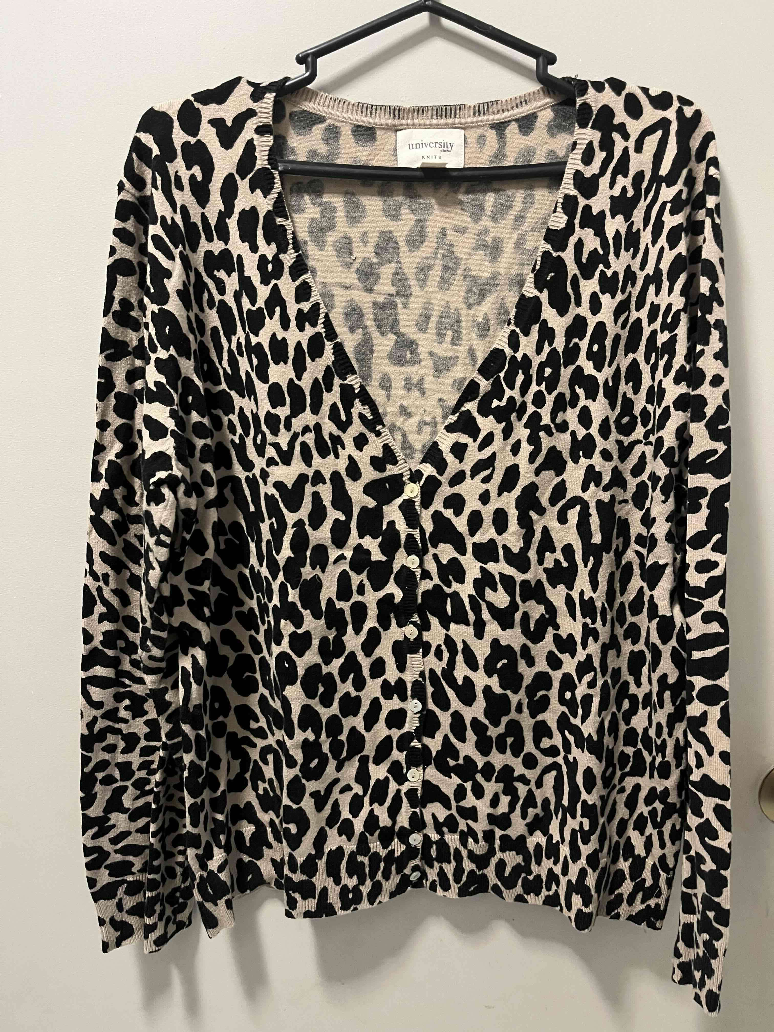 Cardigan animal print beige y negro