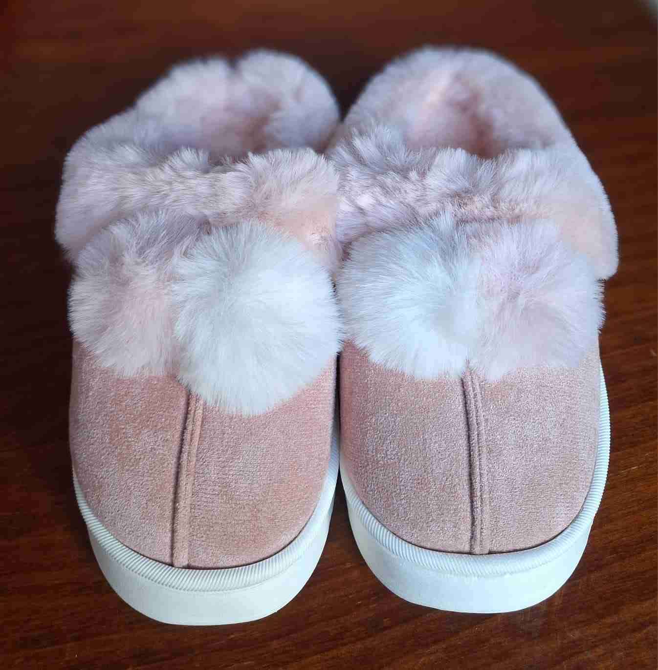 Pantuflas peludas con pompones - miniatura 3