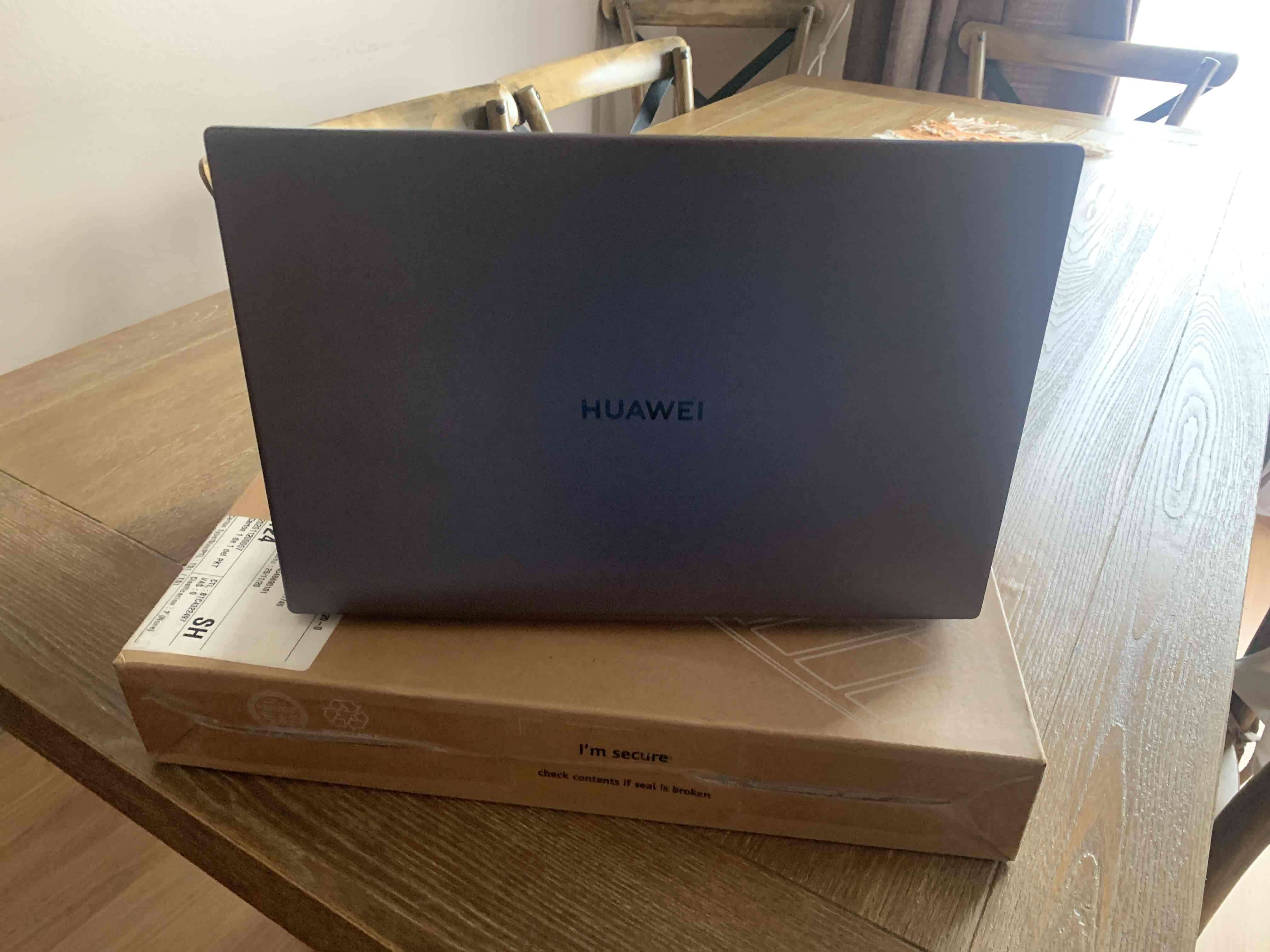 Laptop Huawei gris metálico - miniatura 3