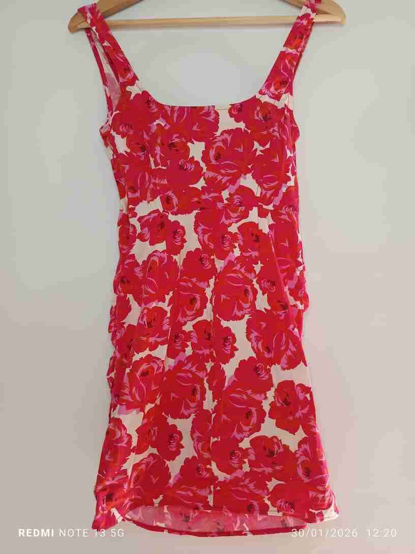 Vestido floral rojo sin mangas