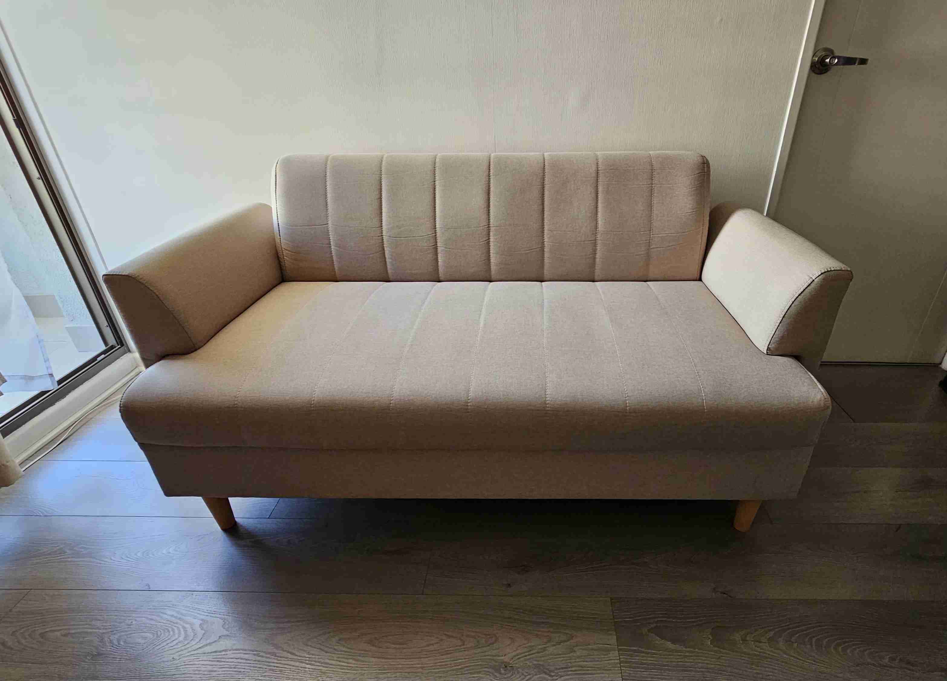 Sofá beige dos plazas - 2