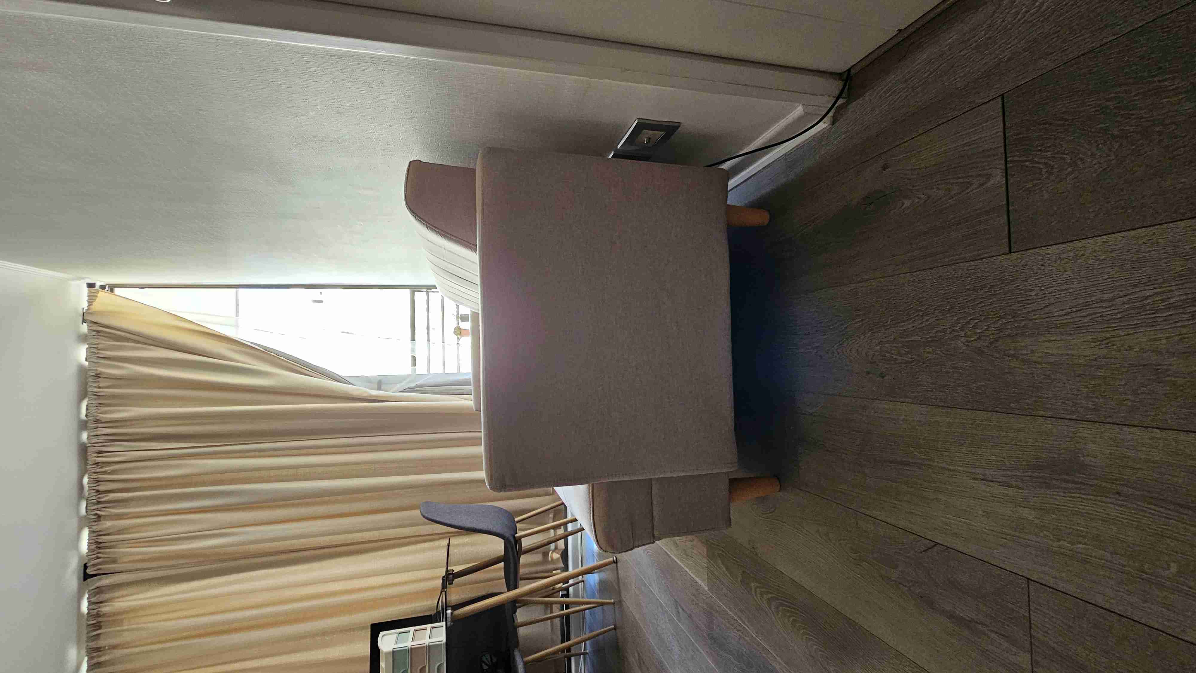 Sofá beige dos plazas - 4