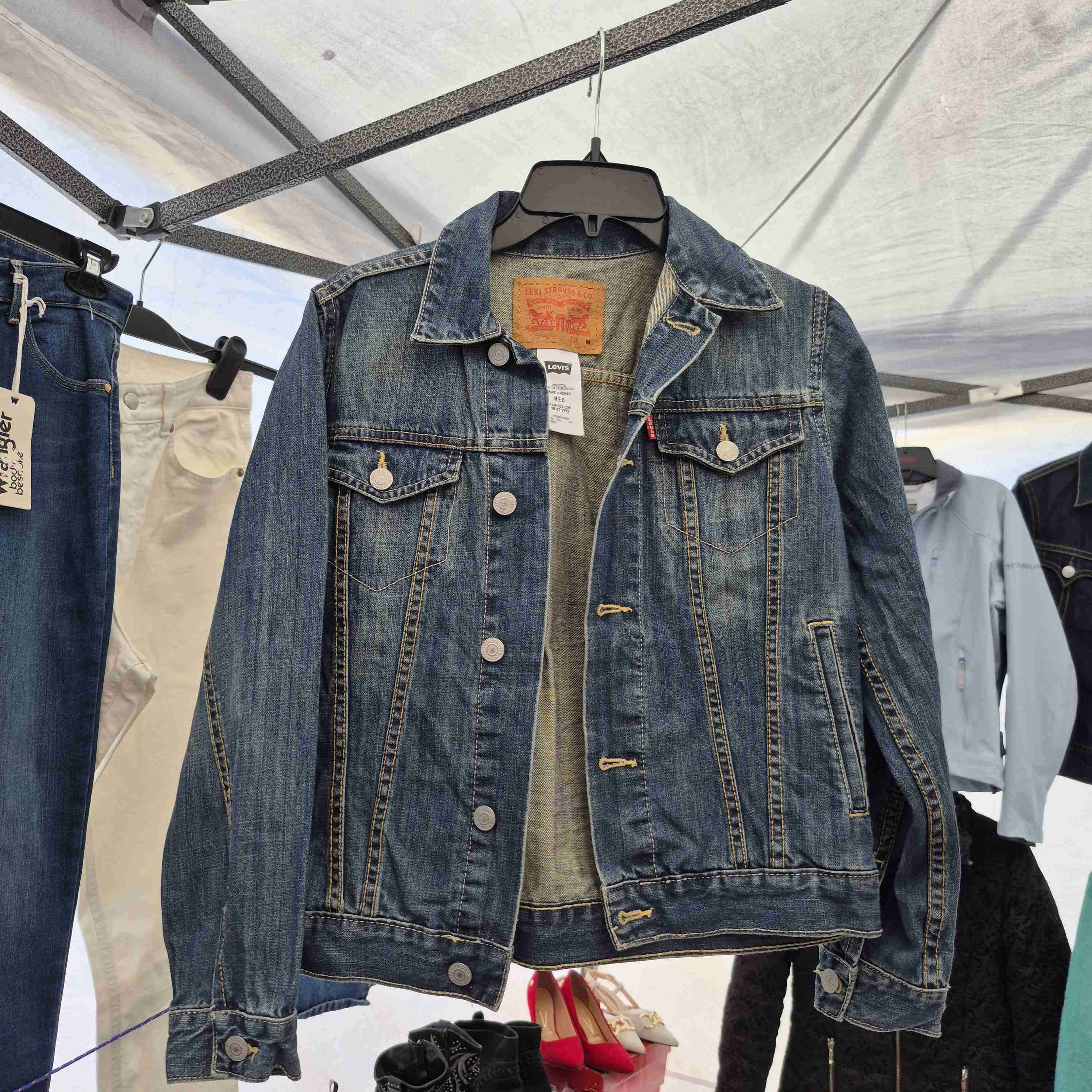 Chaqueta Levi’s denim azul (talla M)