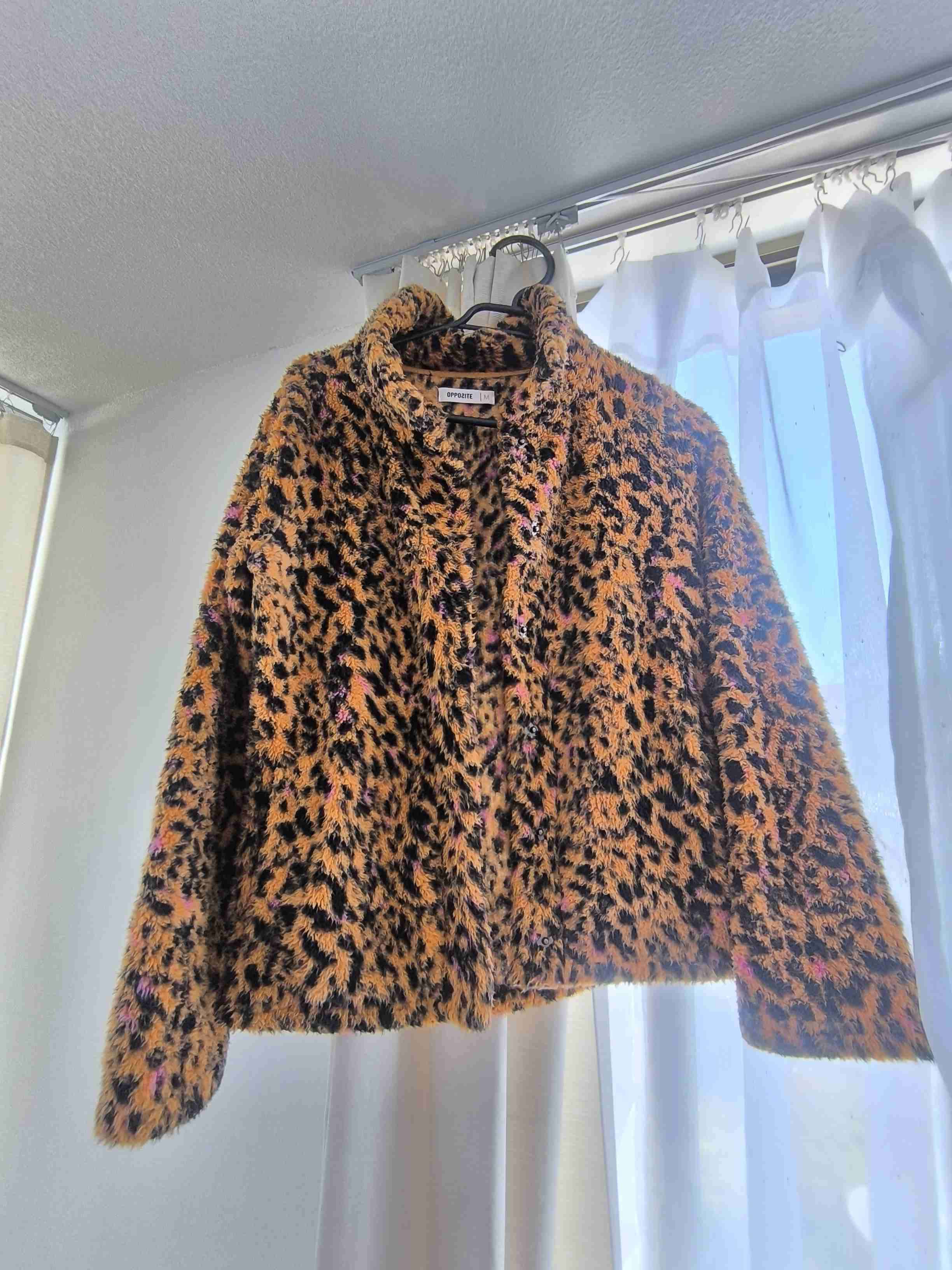 Chaqueta peluda estampado leopardo