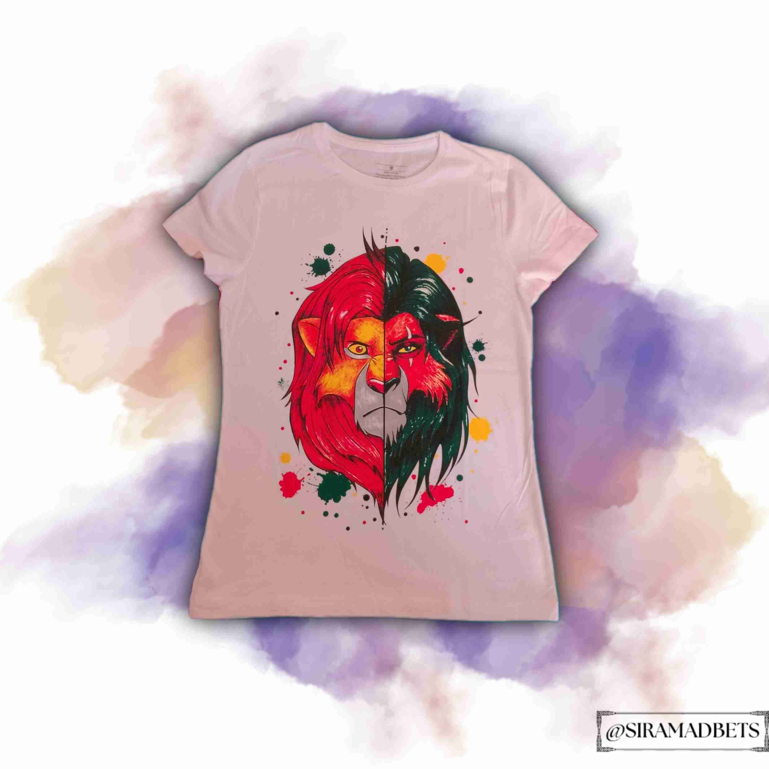 Polera blanca estampado león