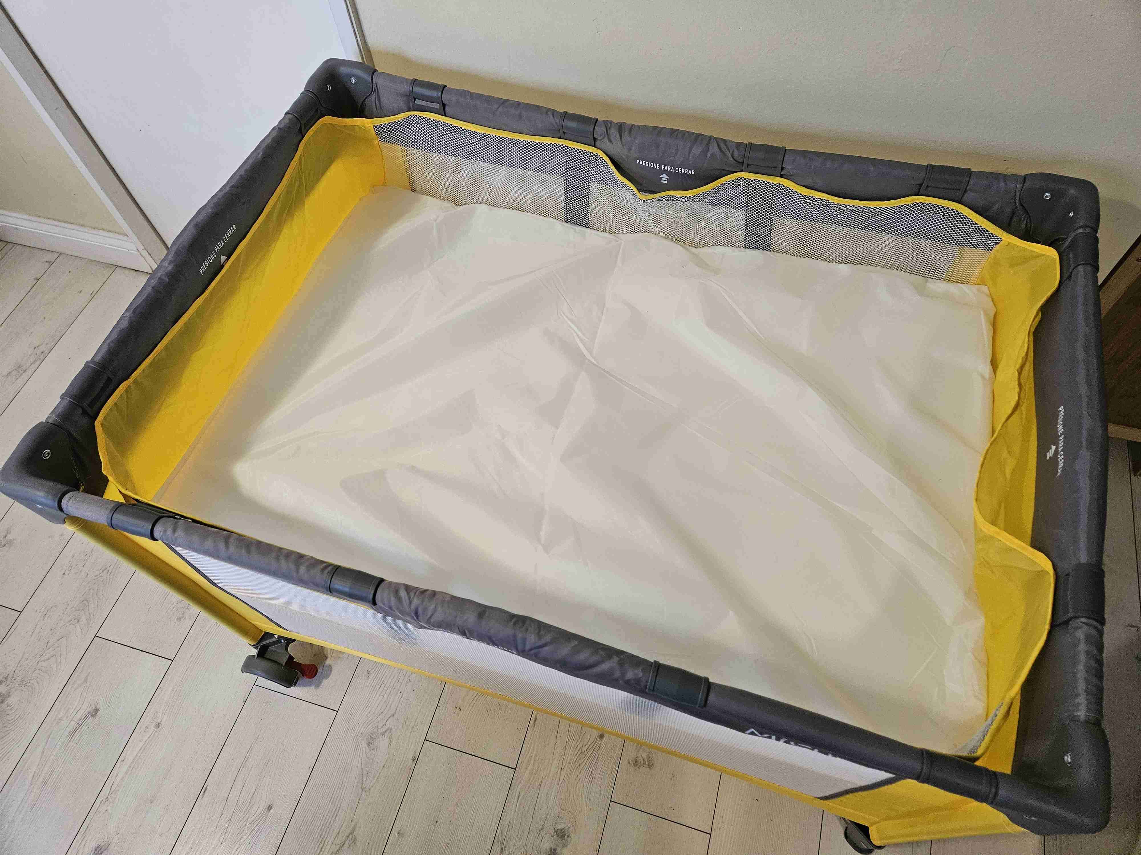 Cuna corral amarillo portátil - miniatura 3