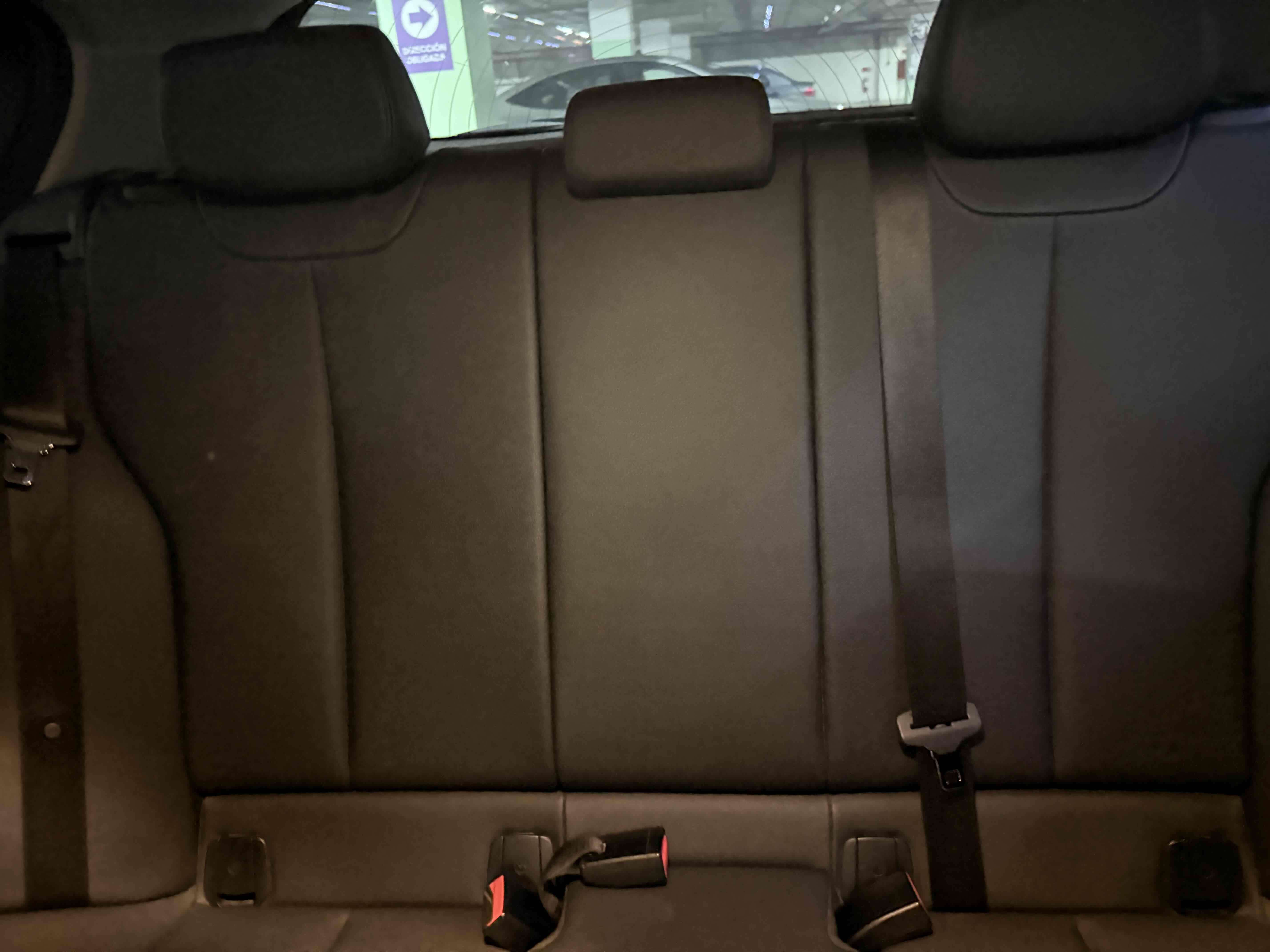 BMW 118i 2019 - miniatura 4