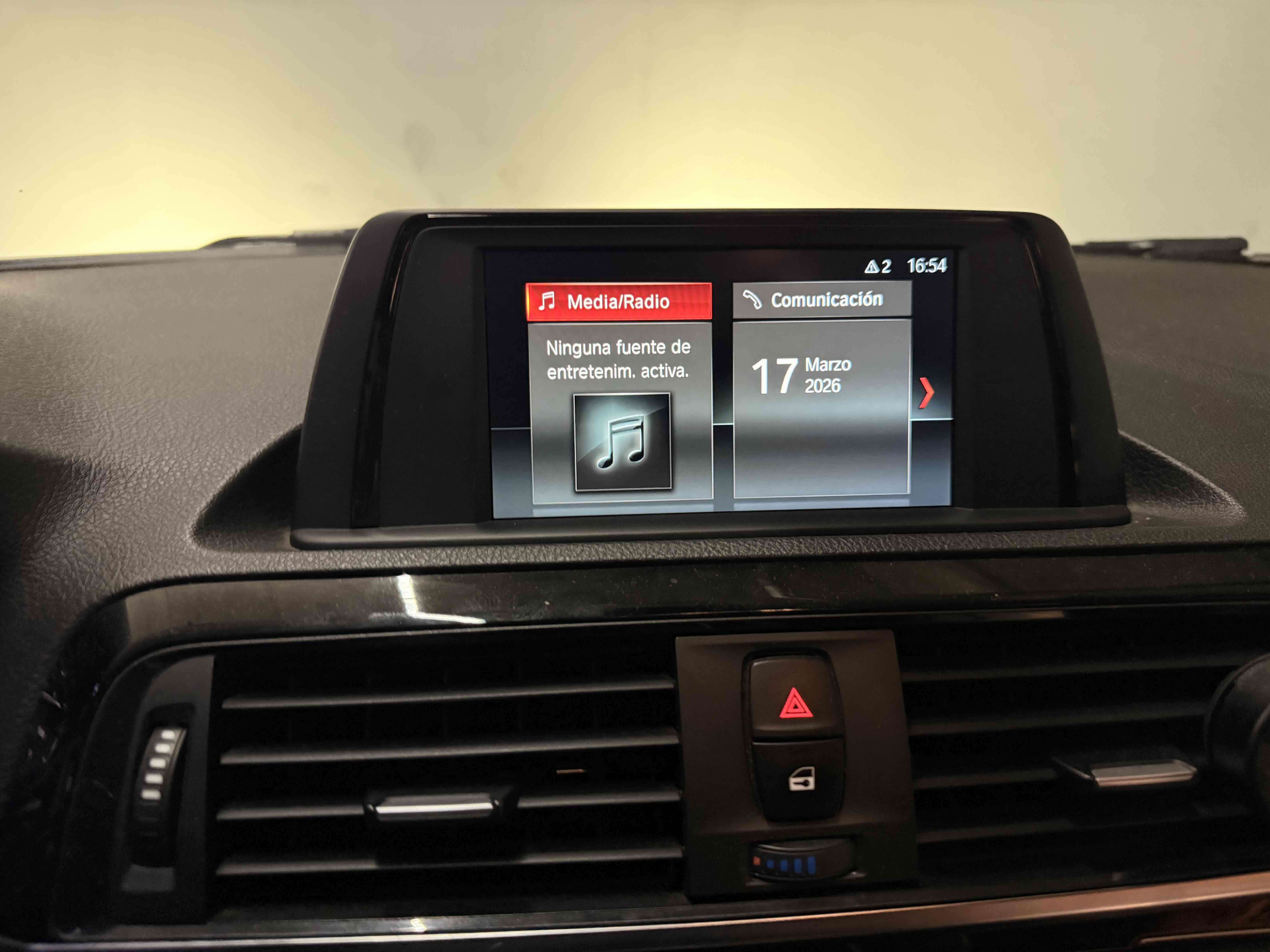 BMW 118i 2019 - miniatura 5