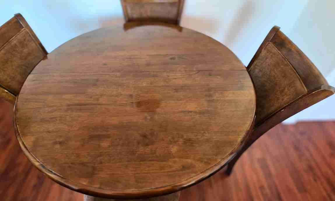 Mesa de comedor redonda con sillas - miniatura 2