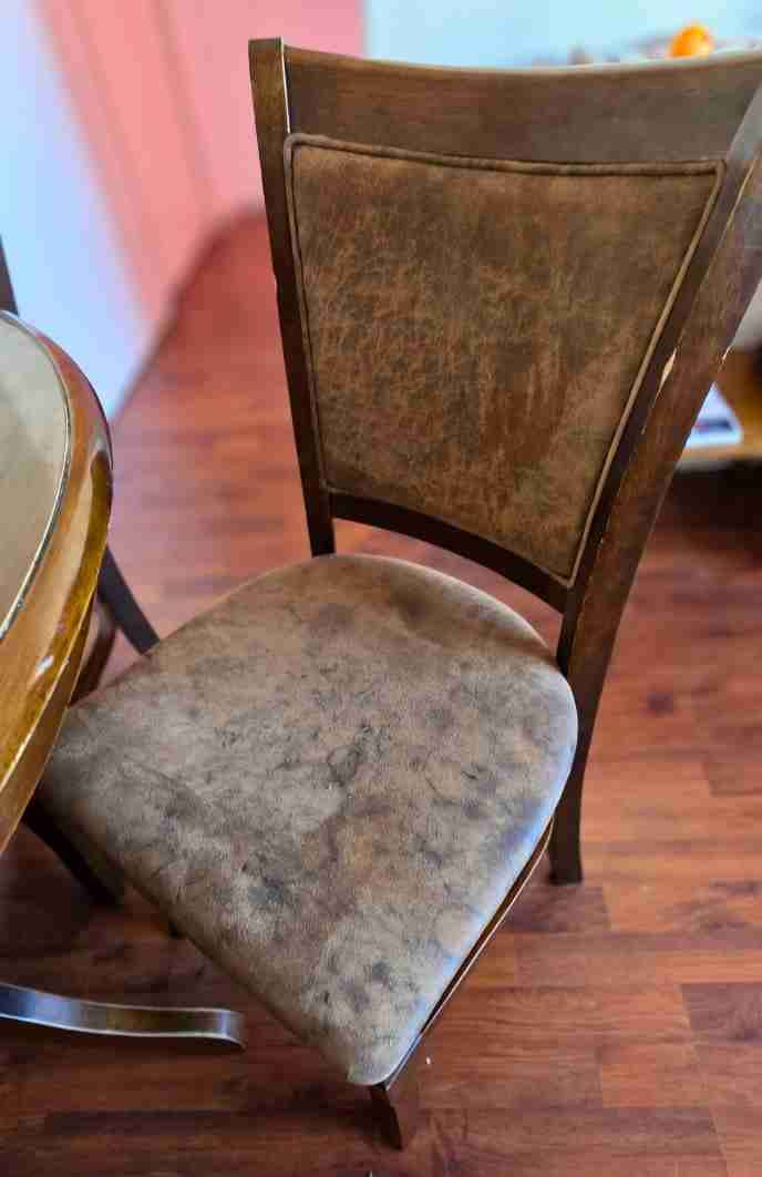 Mesa de comedor redonda con sillas - miniatura 3