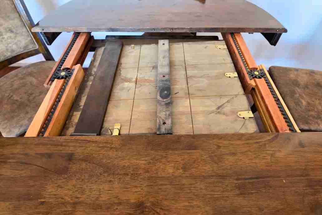 Mesa de comedor redonda con sillas - miniatura 4