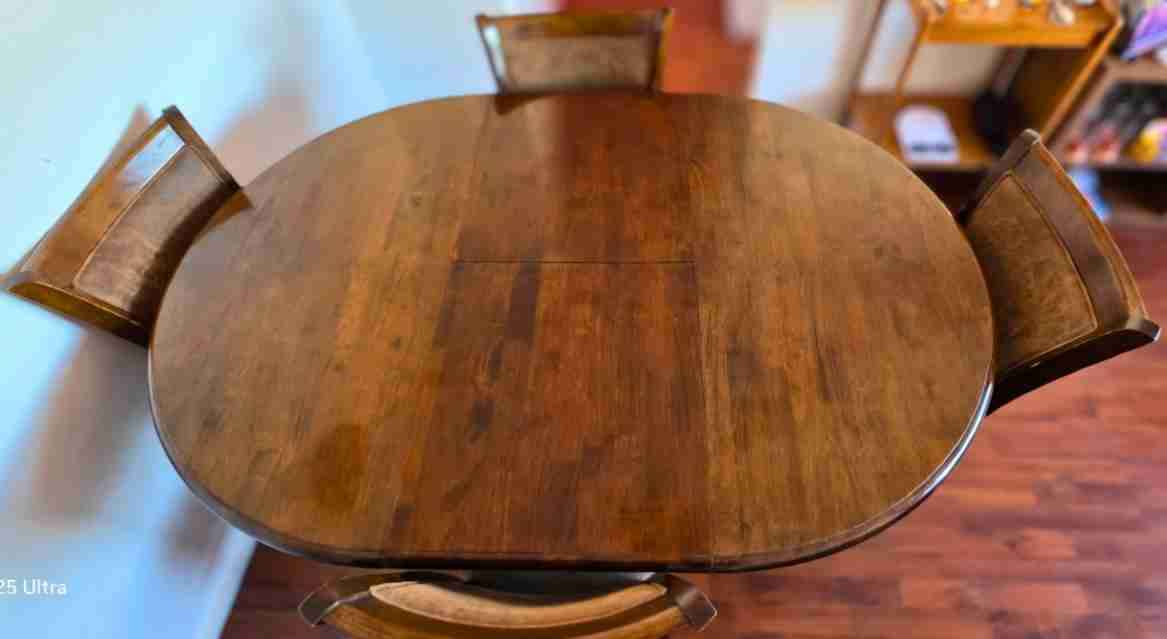 Mesa de comedor redonda con sillas - miniatura 5