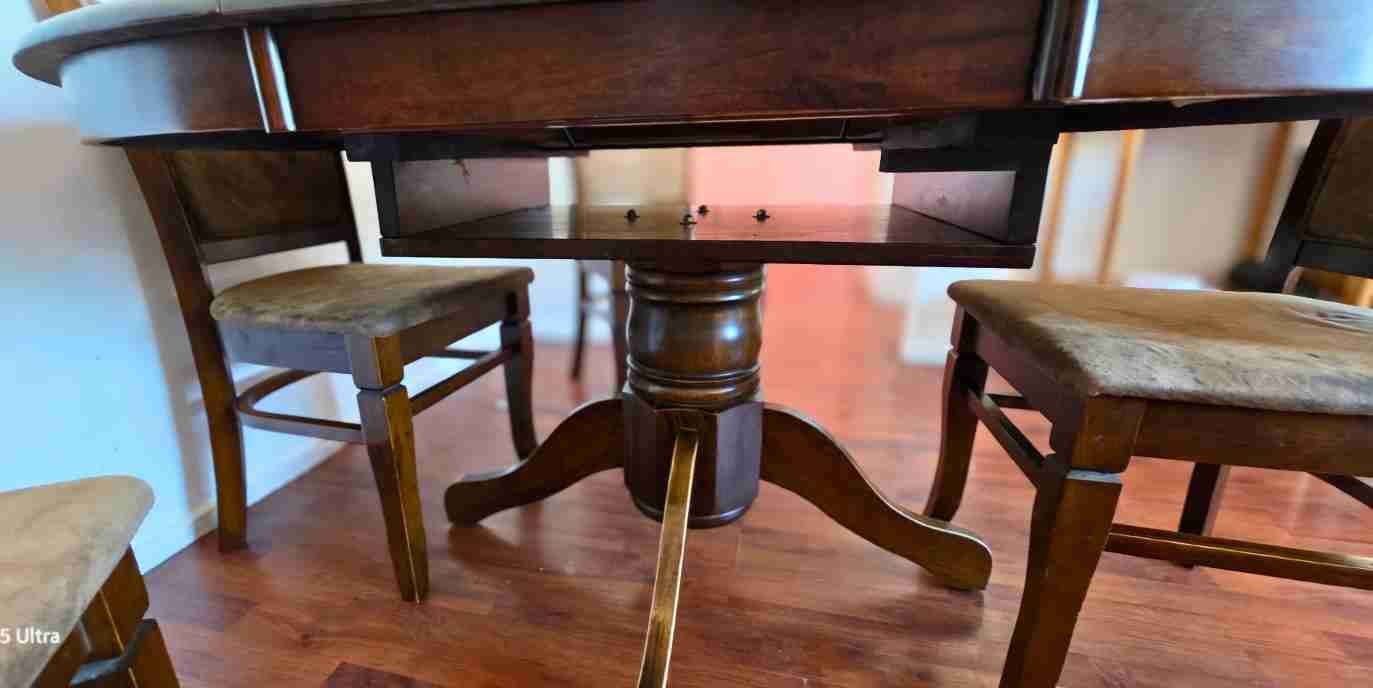 Mesa de comedor redonda con sillas - miniatura 6