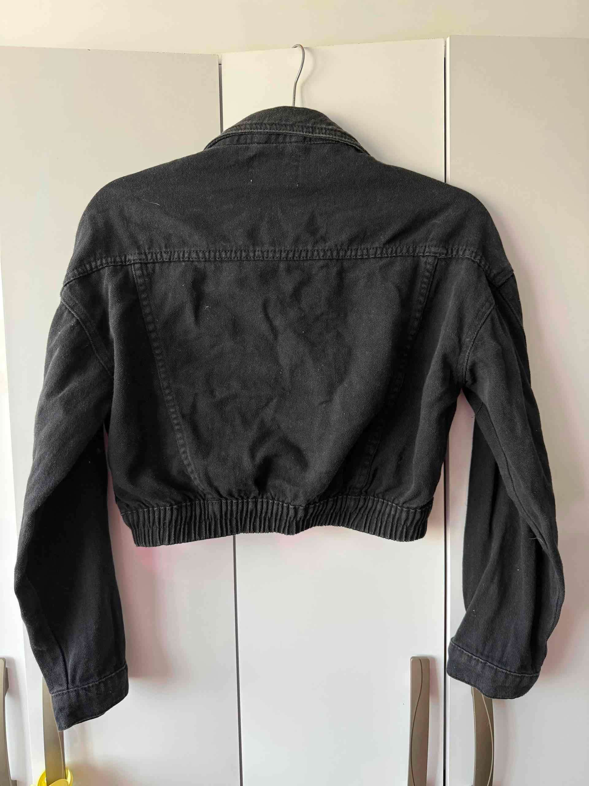 Chaqueta negra corta - miniatura 2