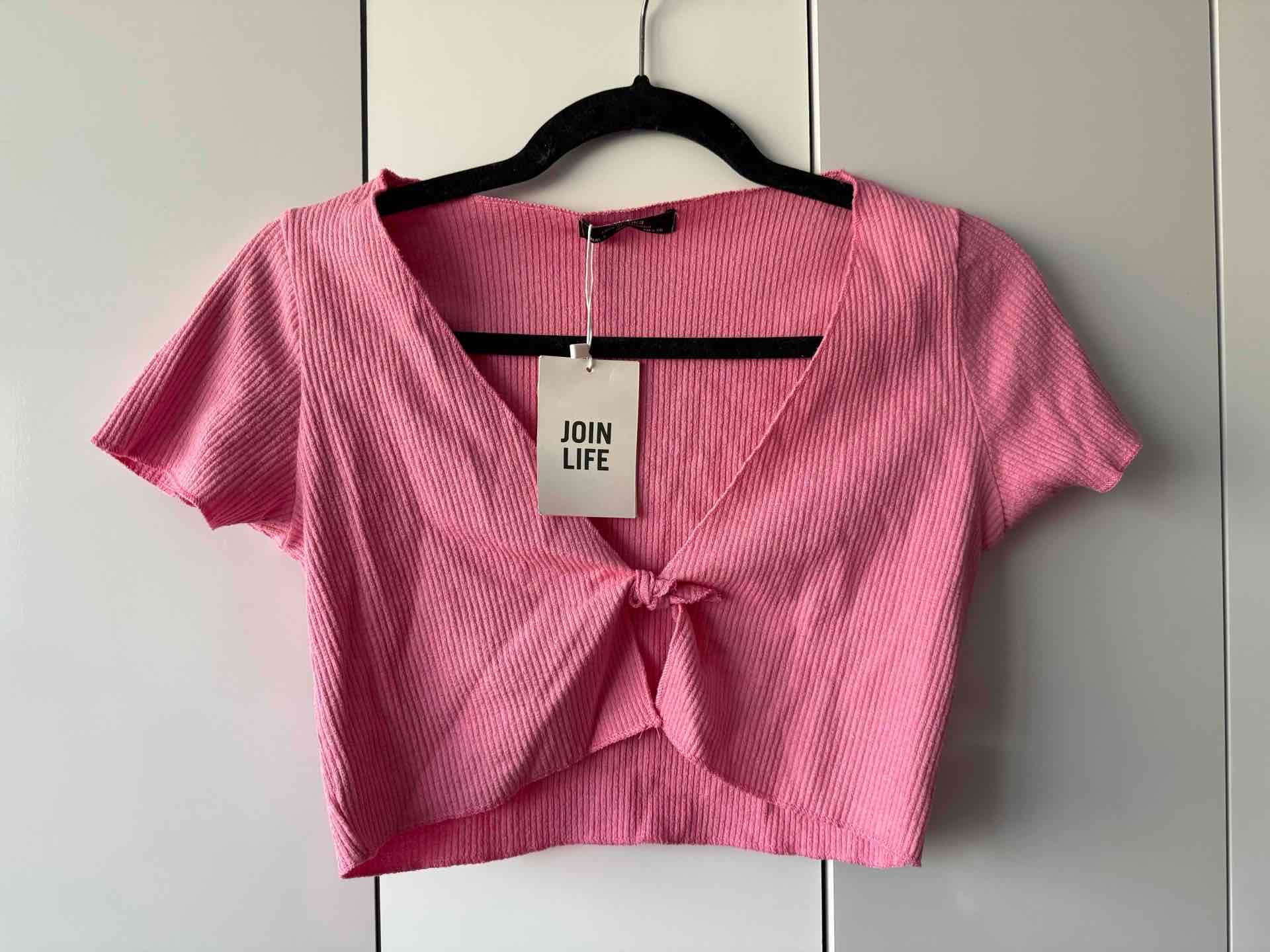 Top rosa con lazo frontal