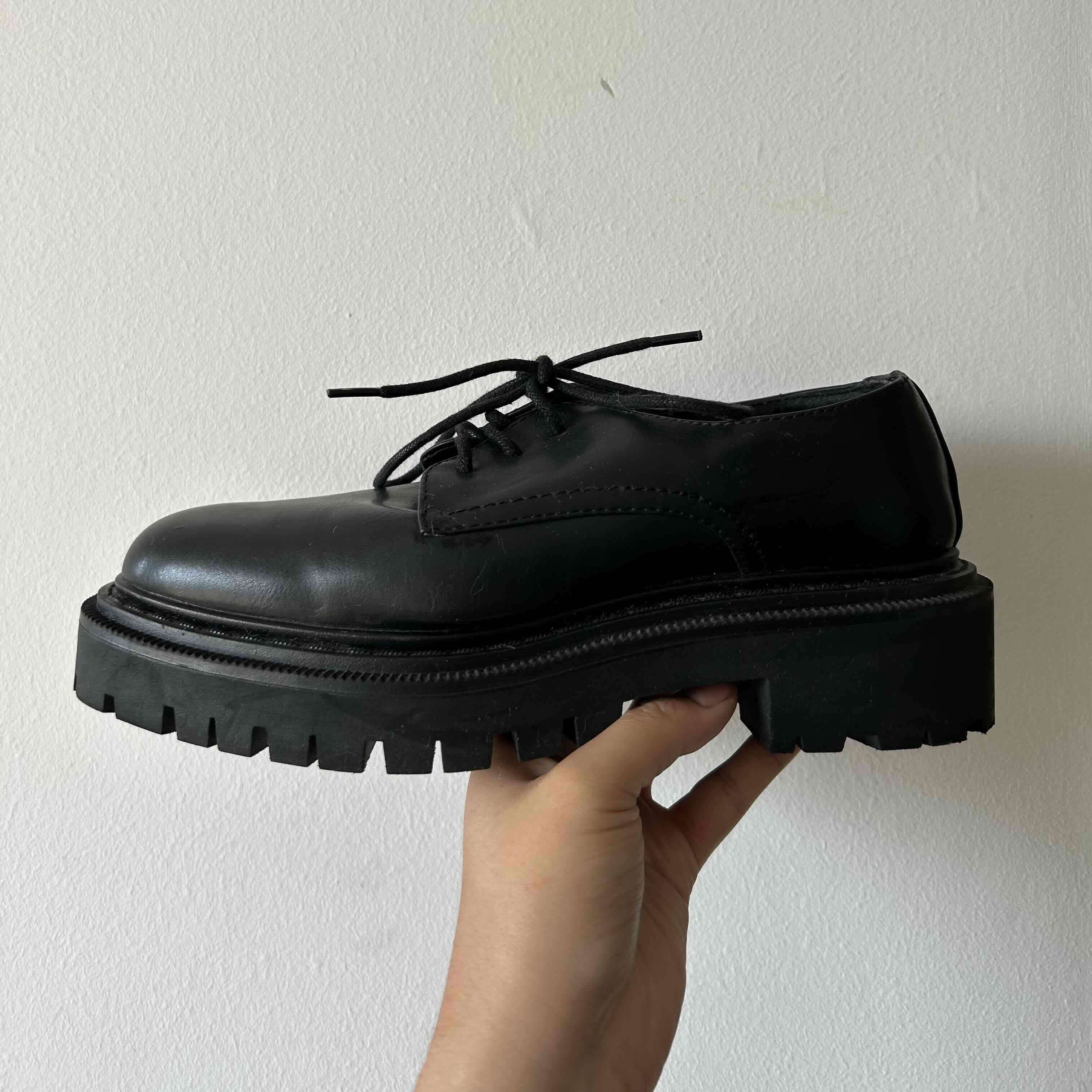 Zapatos negros - miniatura 2