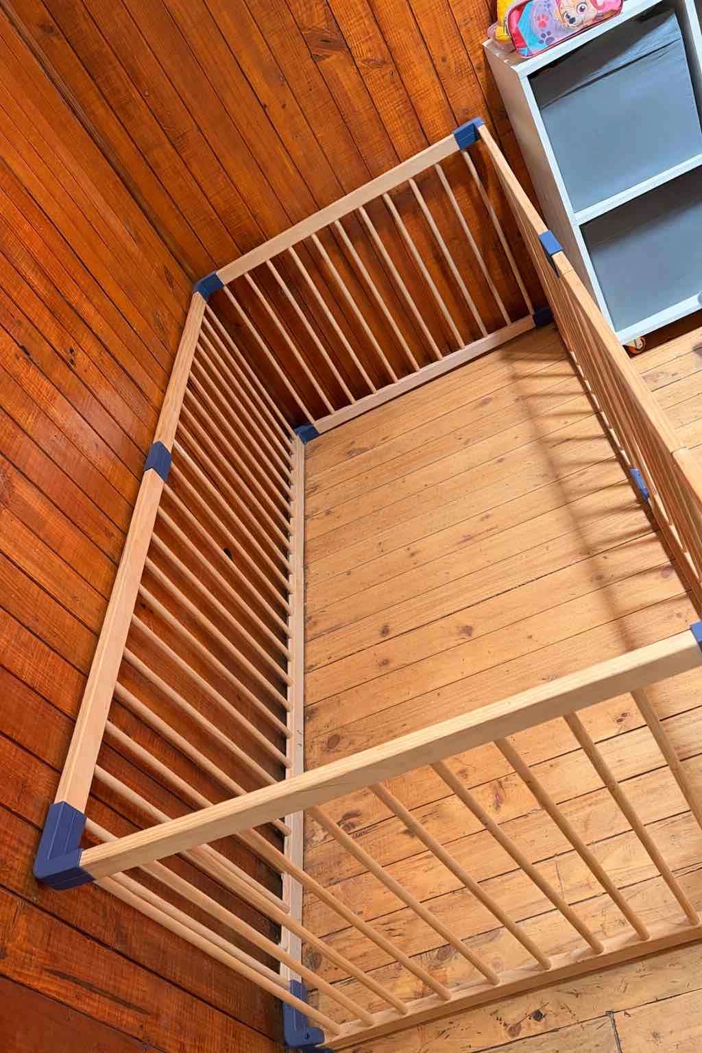 Corral de madera para bebé