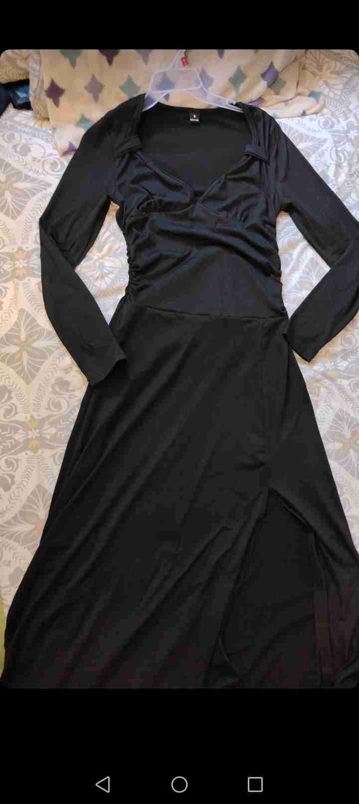 Vestido negro con abertura - miniatura 4