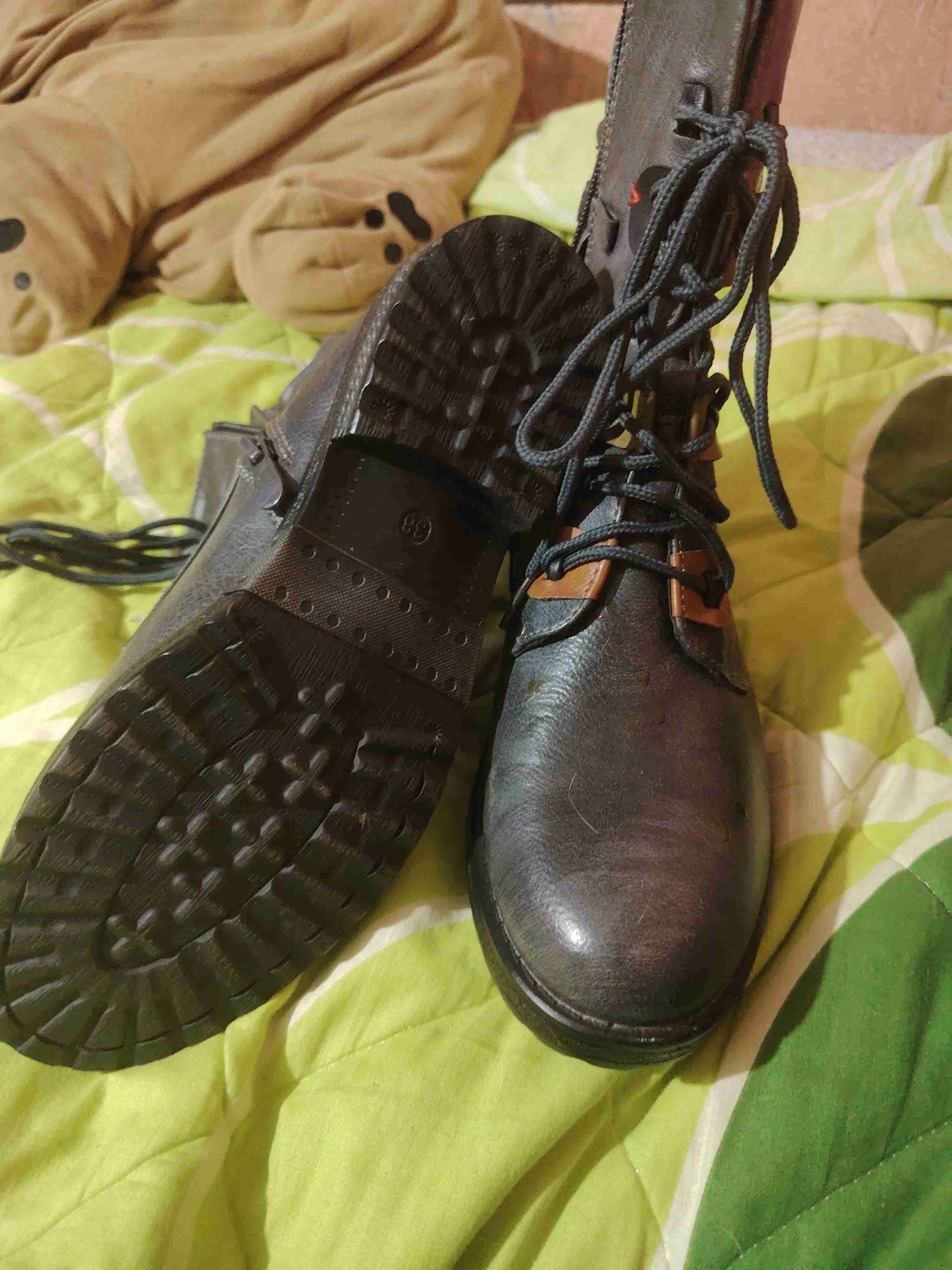 Botas negras con cordones - miniatura 2