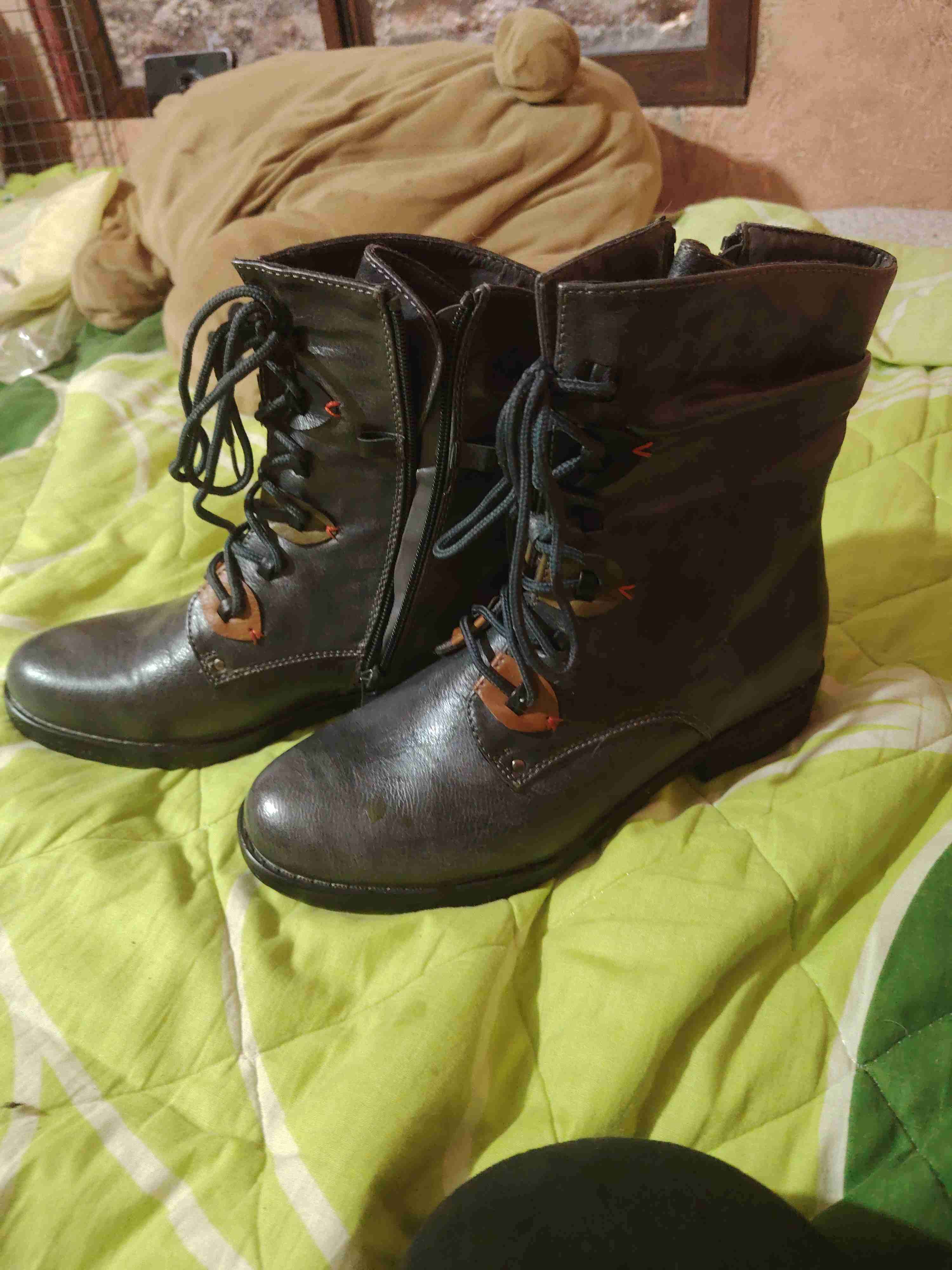 Botas negras con cordones - miniatura 3