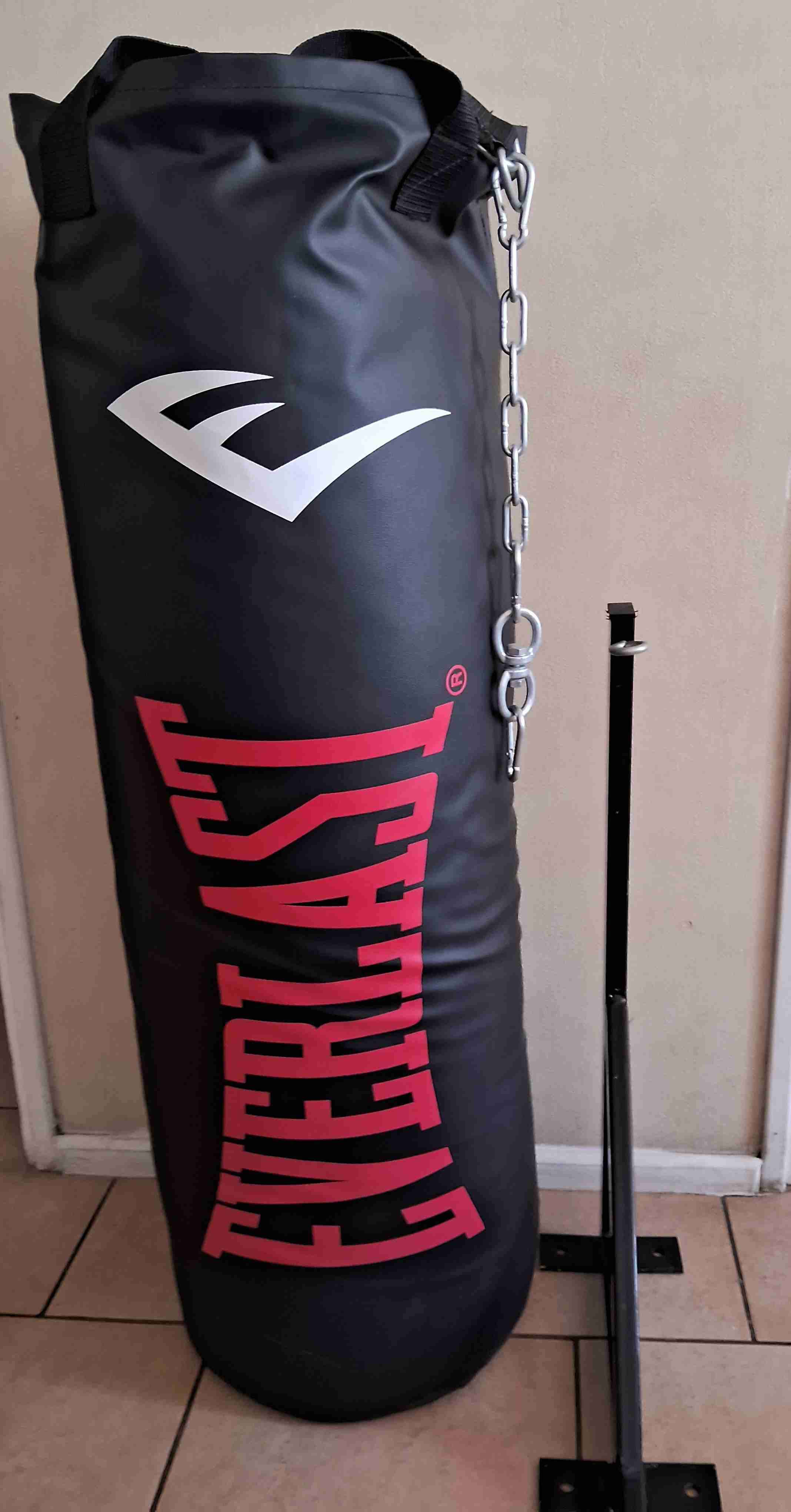 Saco de boxeo Everlast con soporte