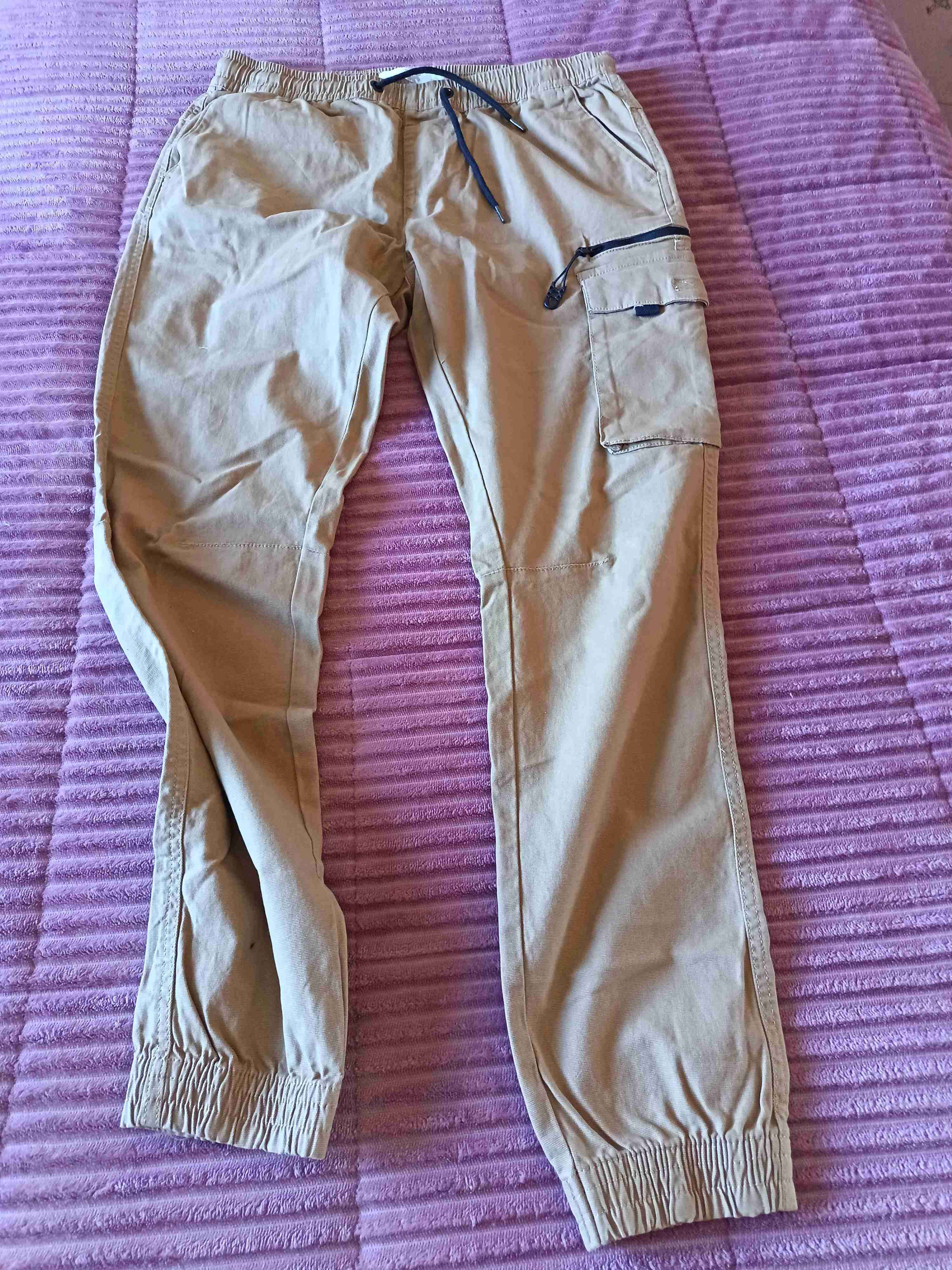 Pantalón cargo beige para hombre