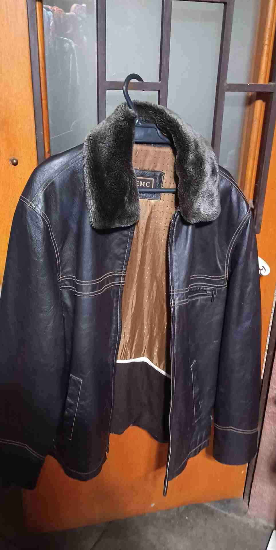 Chaqueta de cuero con forro de piel