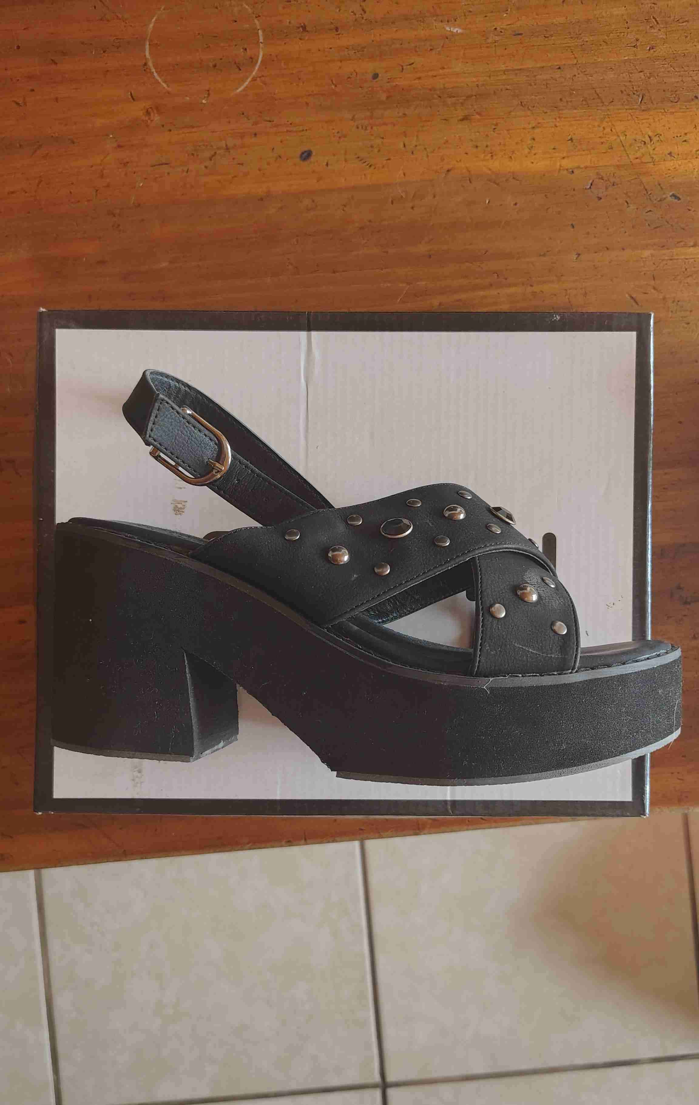 Sandalias detogni negras con tachas - 3