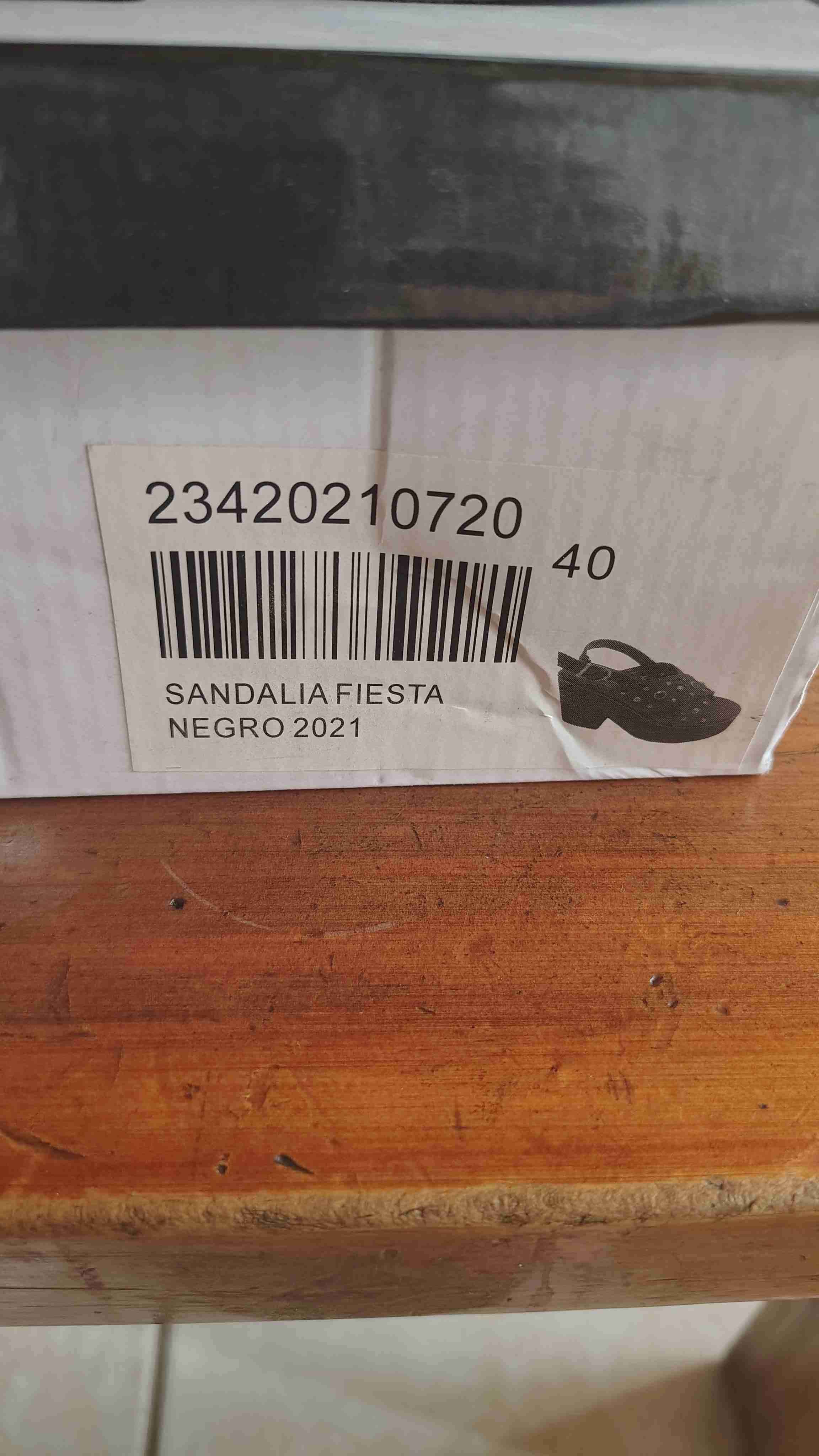 Sandalias detogni negras con tachas - 4