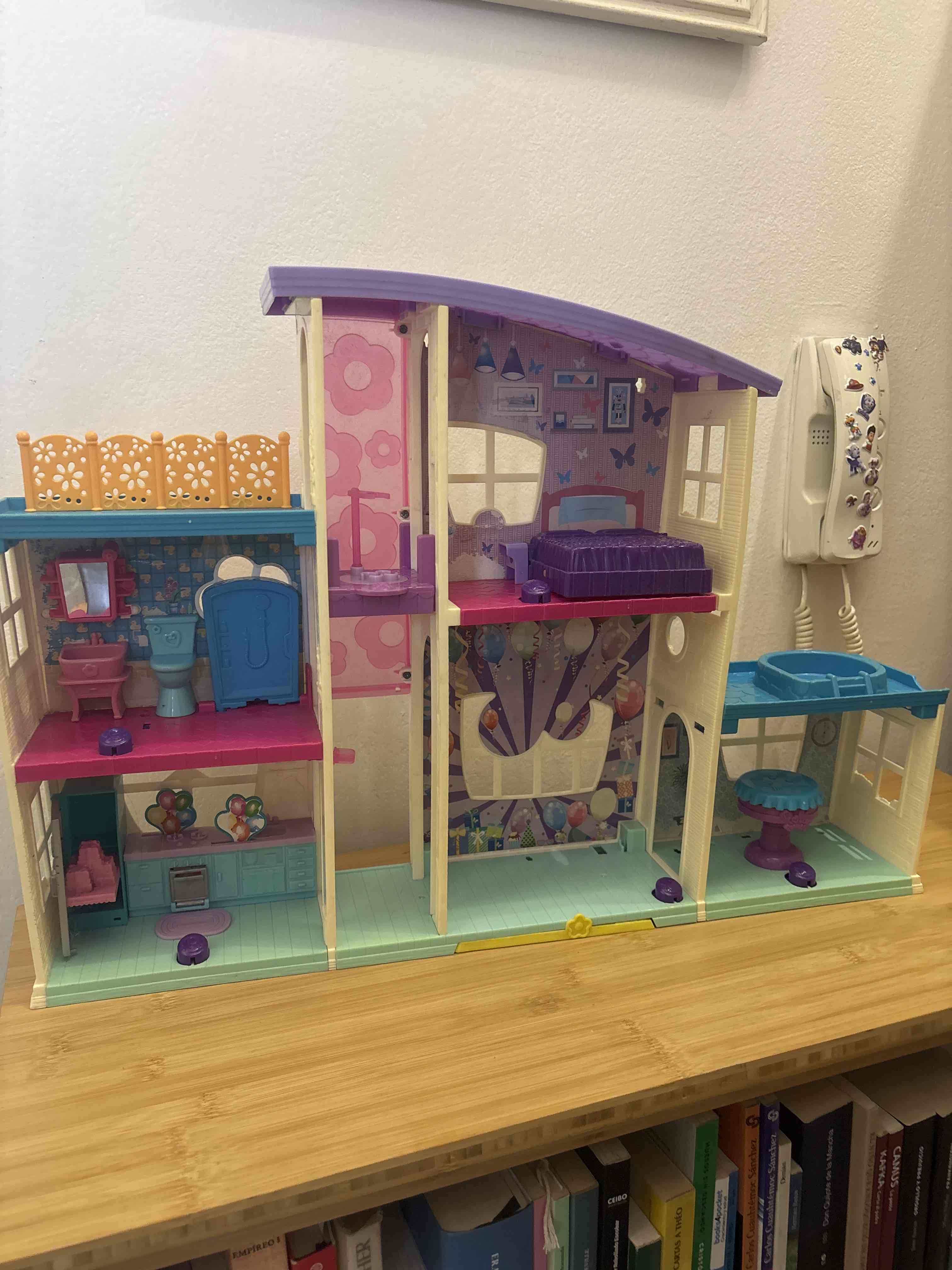 Casa de muñecas multicolor