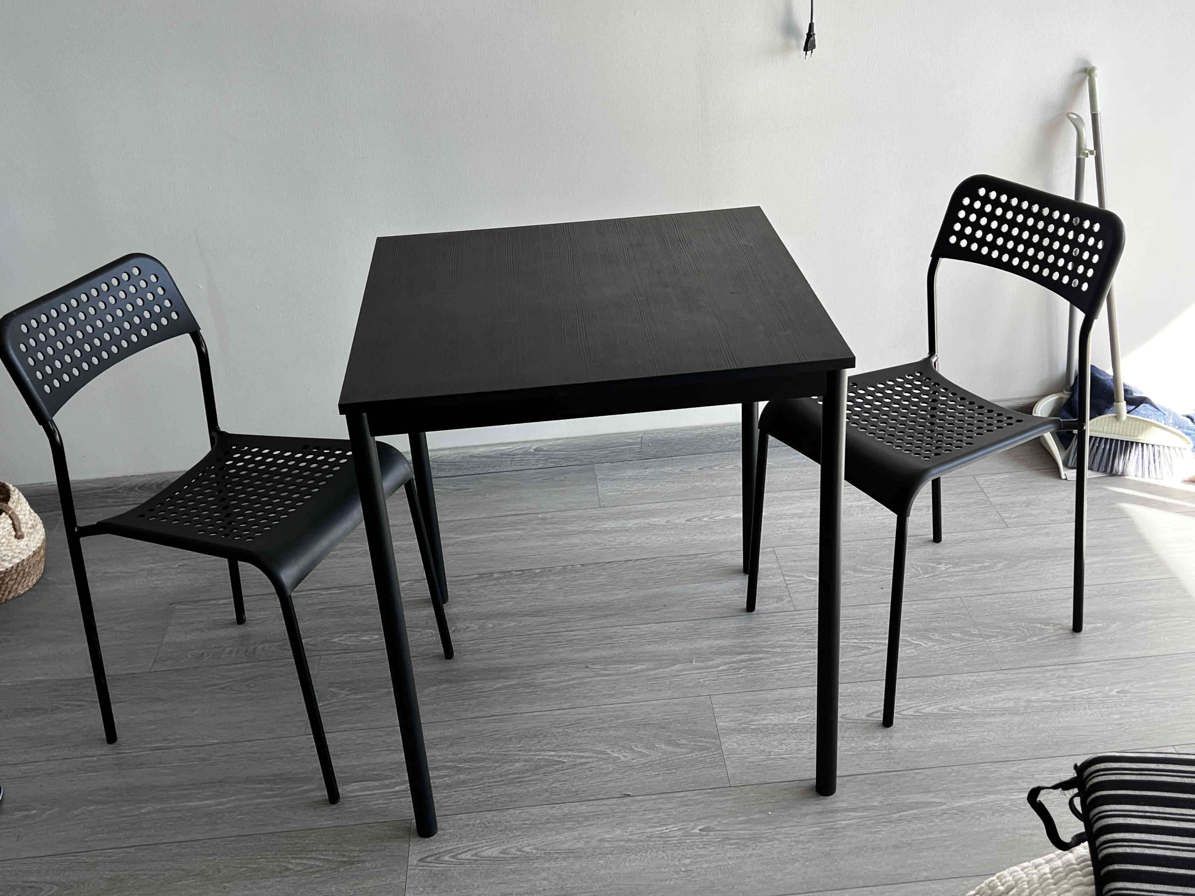 Juego de comedor negro mesa y sillas