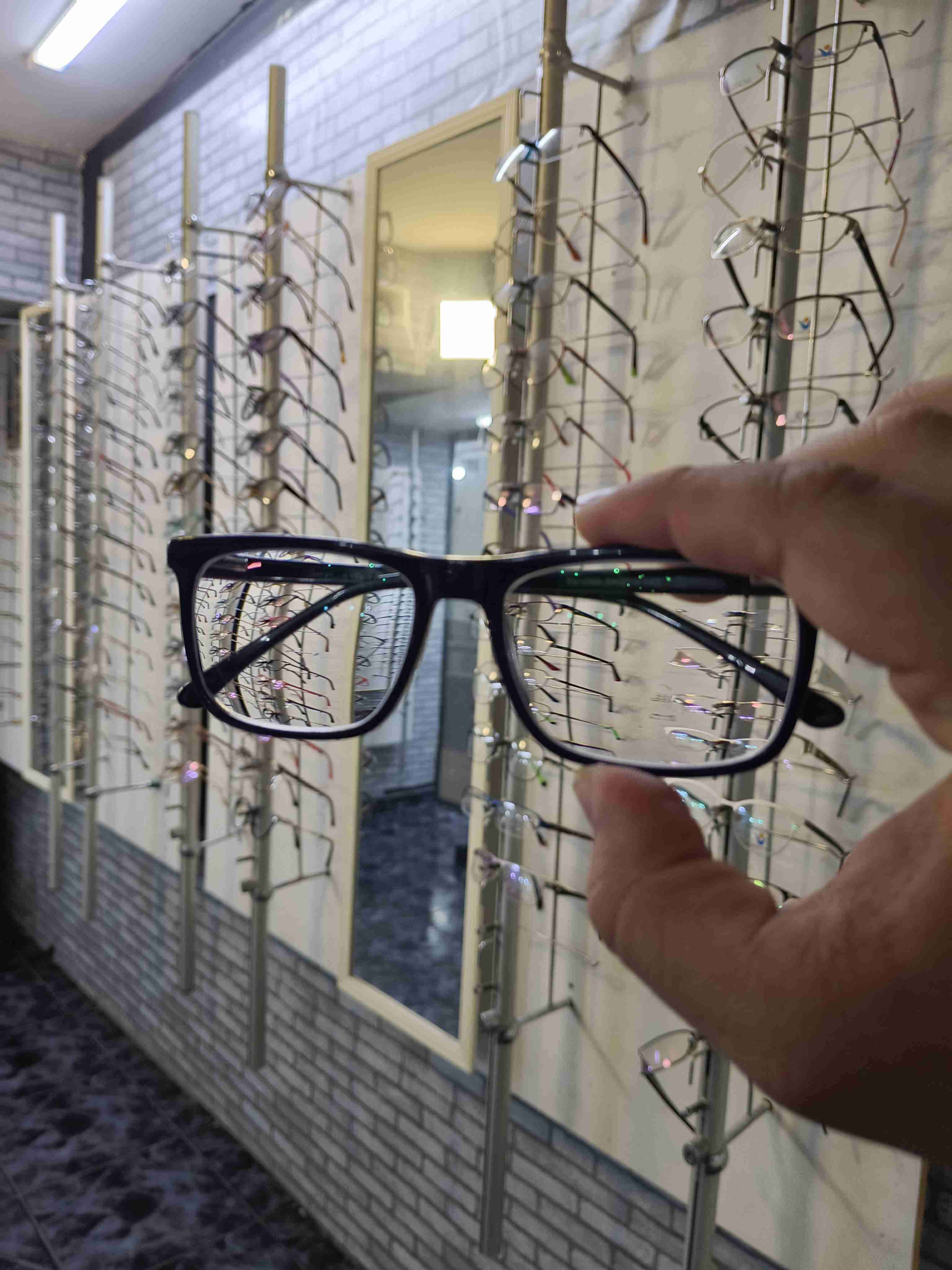 Personalización de gafas según requiera el cliente - miniatura 2