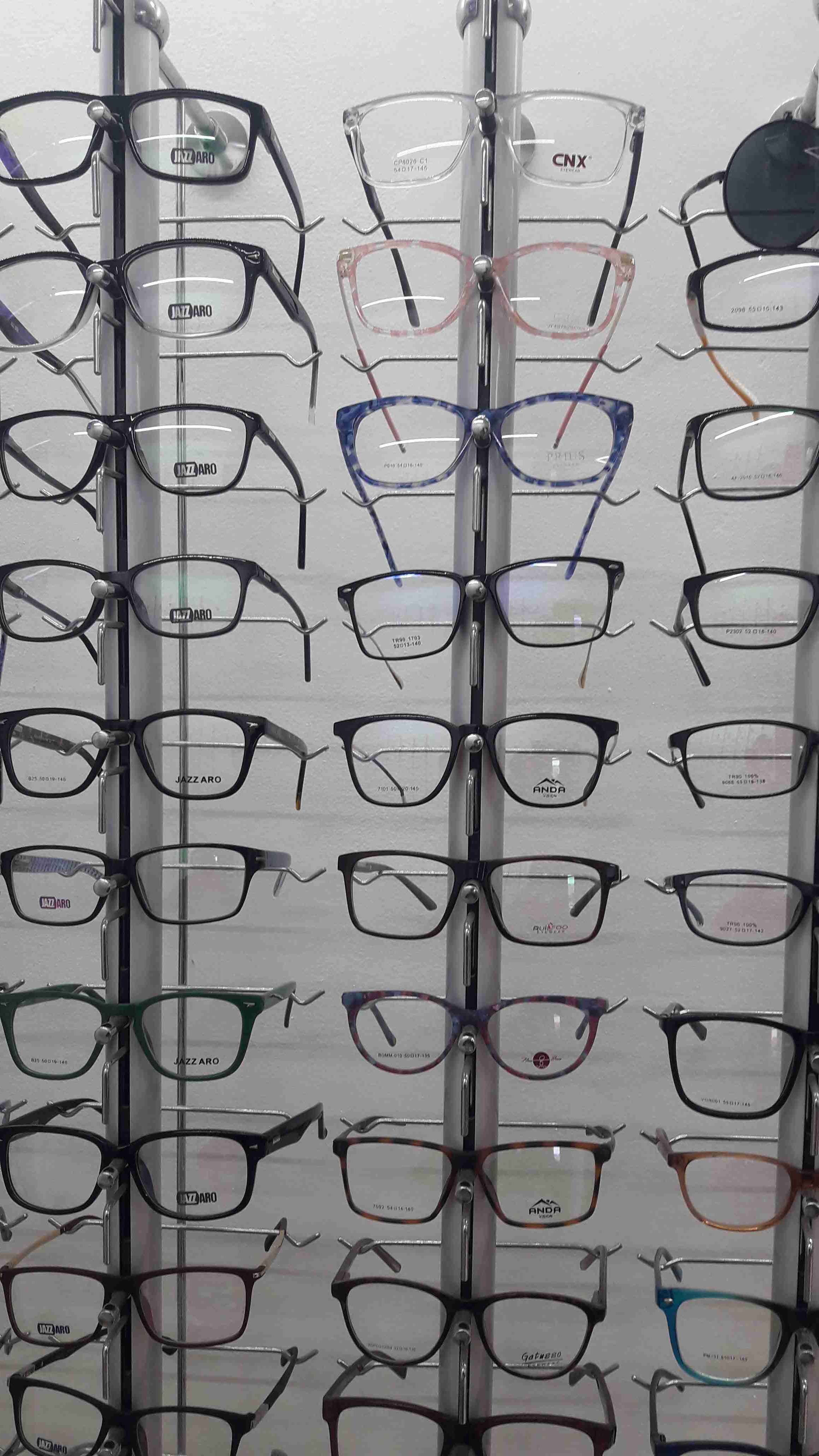 Personalización de gafas según requiera el cliente - miniatura 4