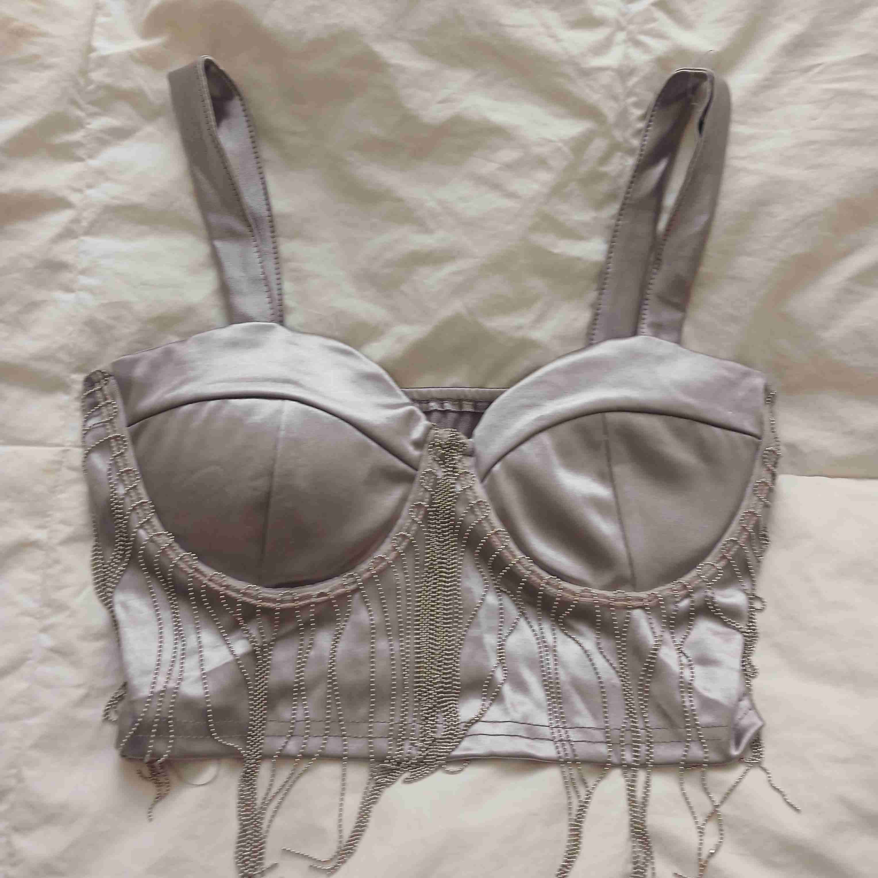 Top corset gris con flequillos