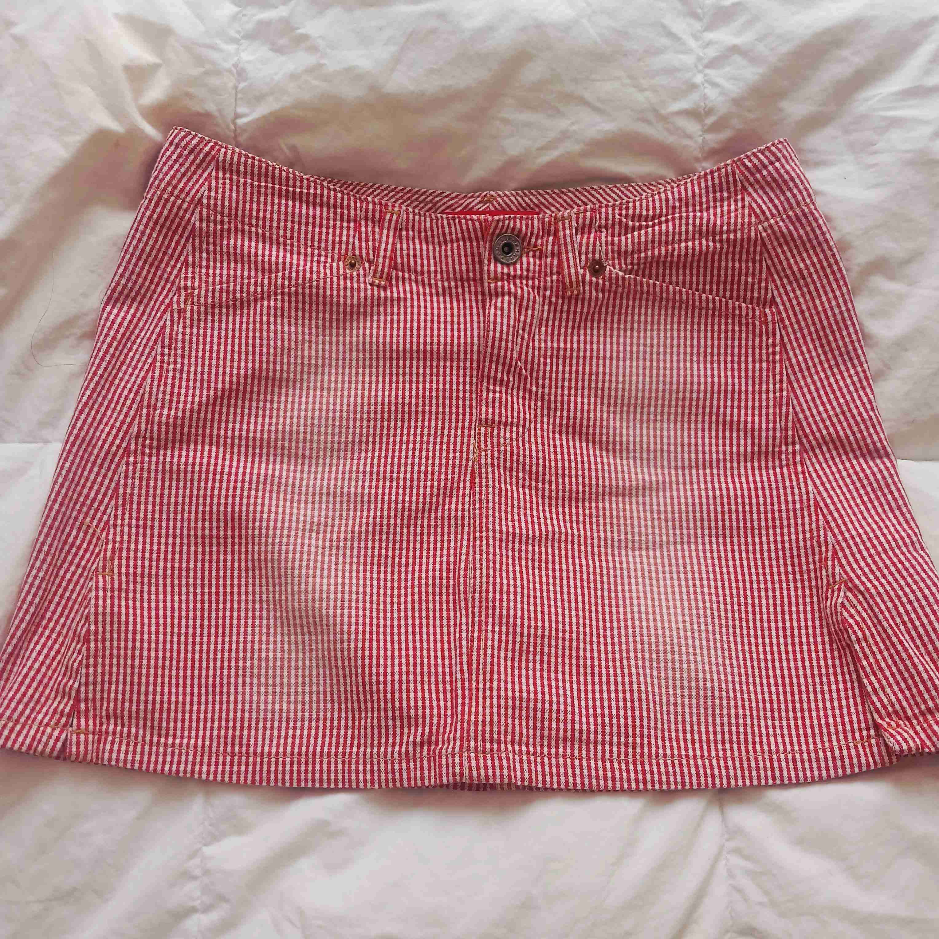 Falda mini a cuadros rojos vintage