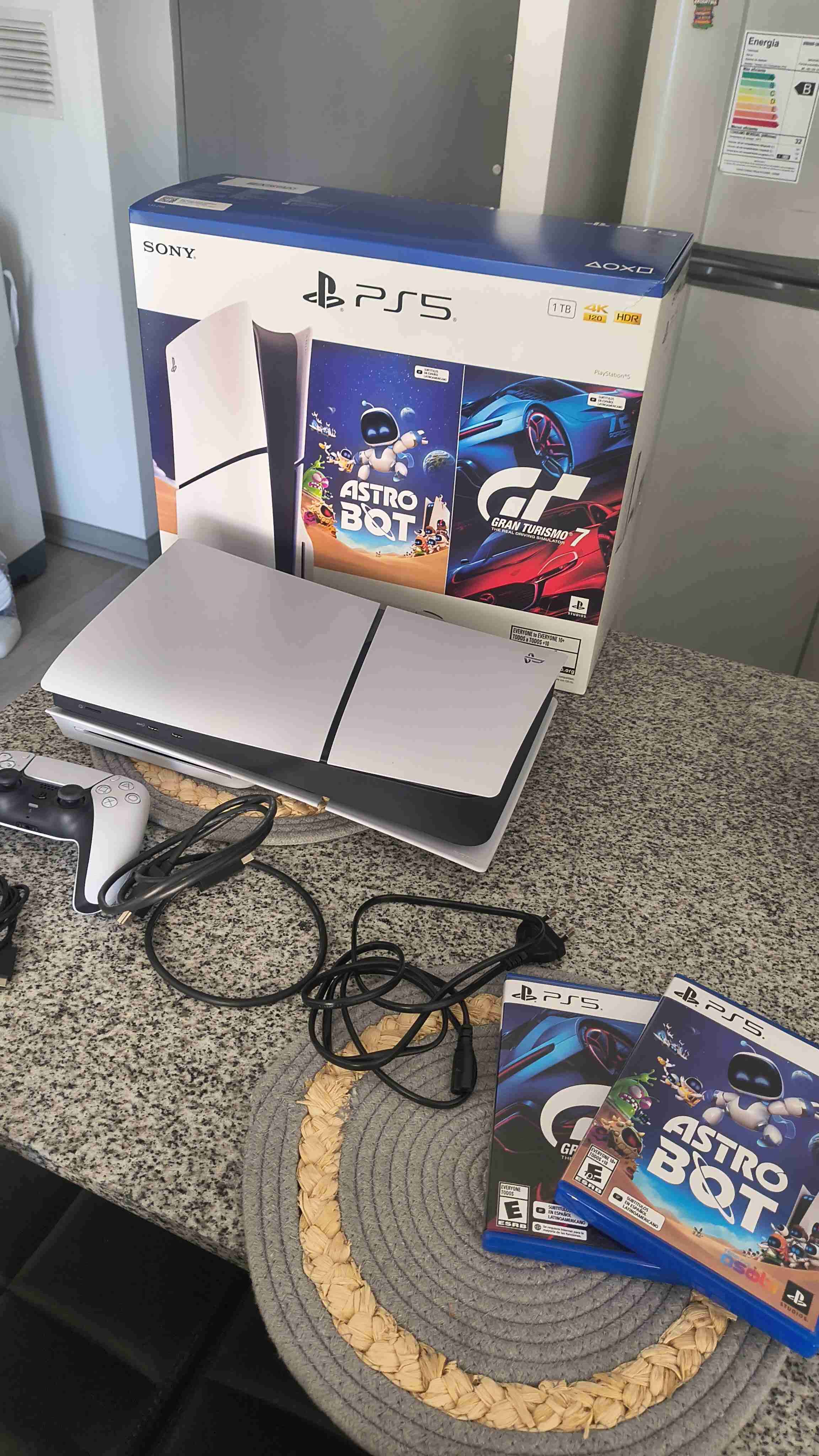 Consola PlayStation 5 con juegos