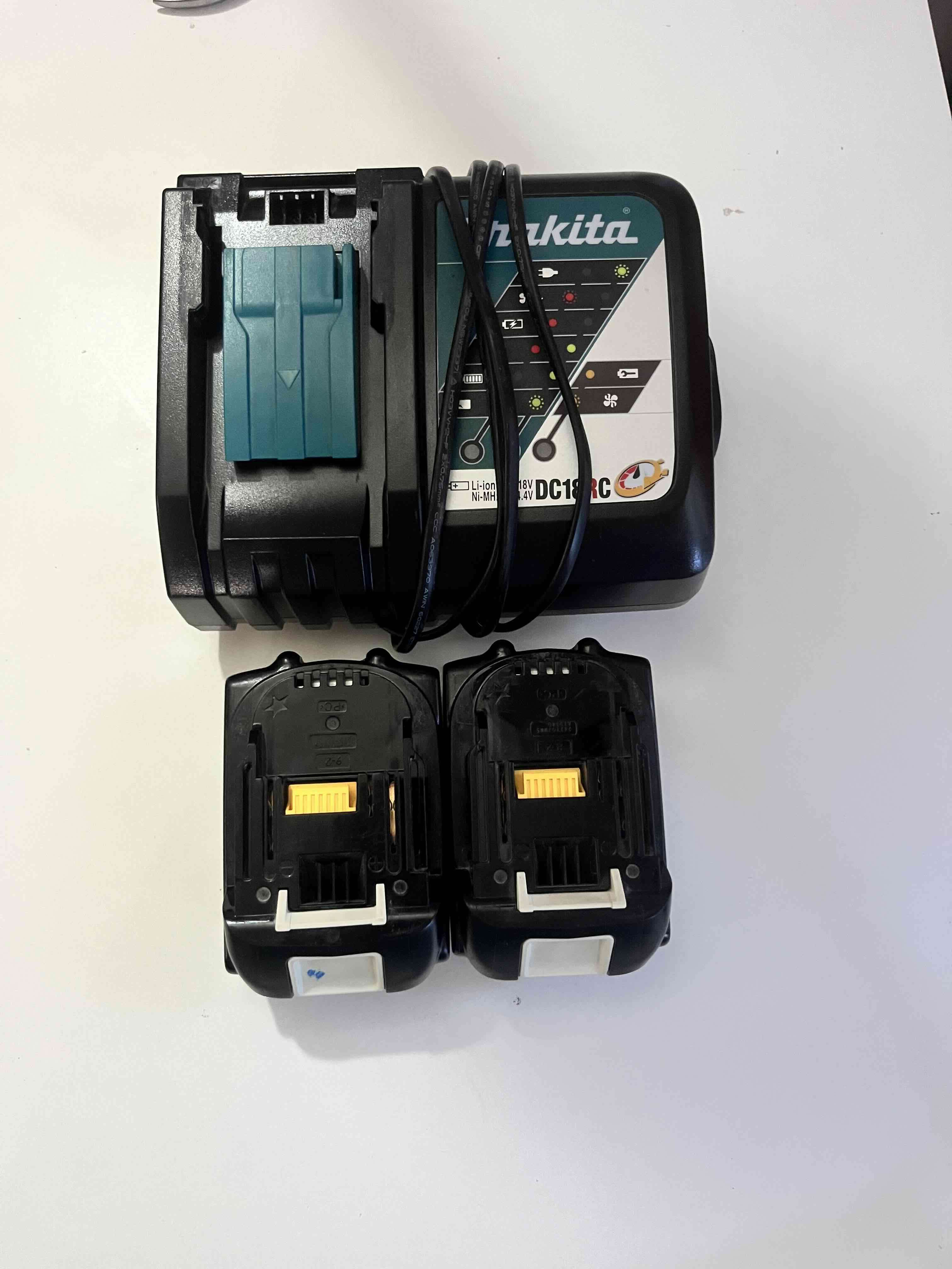 Cargador Makita DC18RC con 2 baterías - miniatura 2