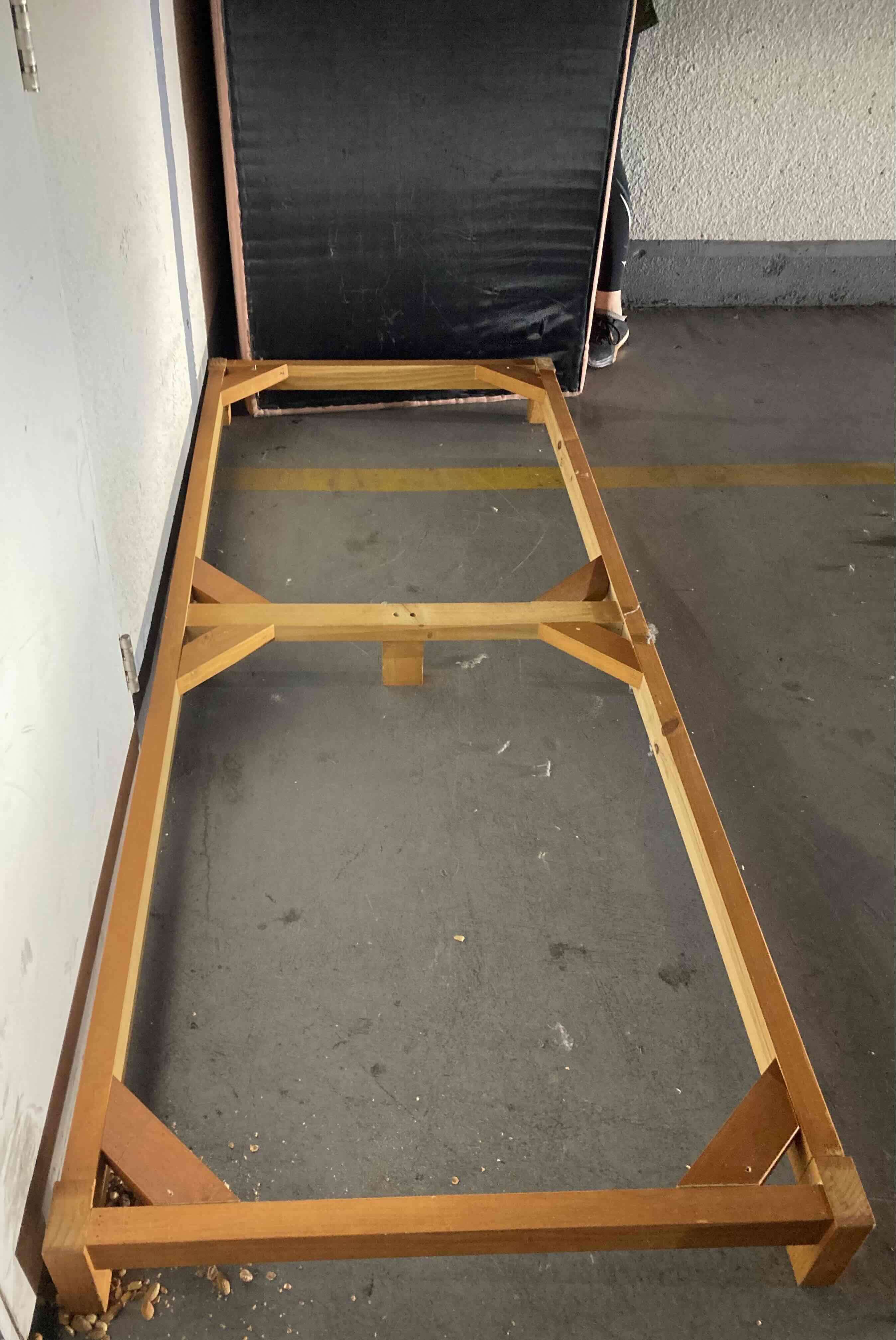 Sofá de tela marrón - miniatura 3