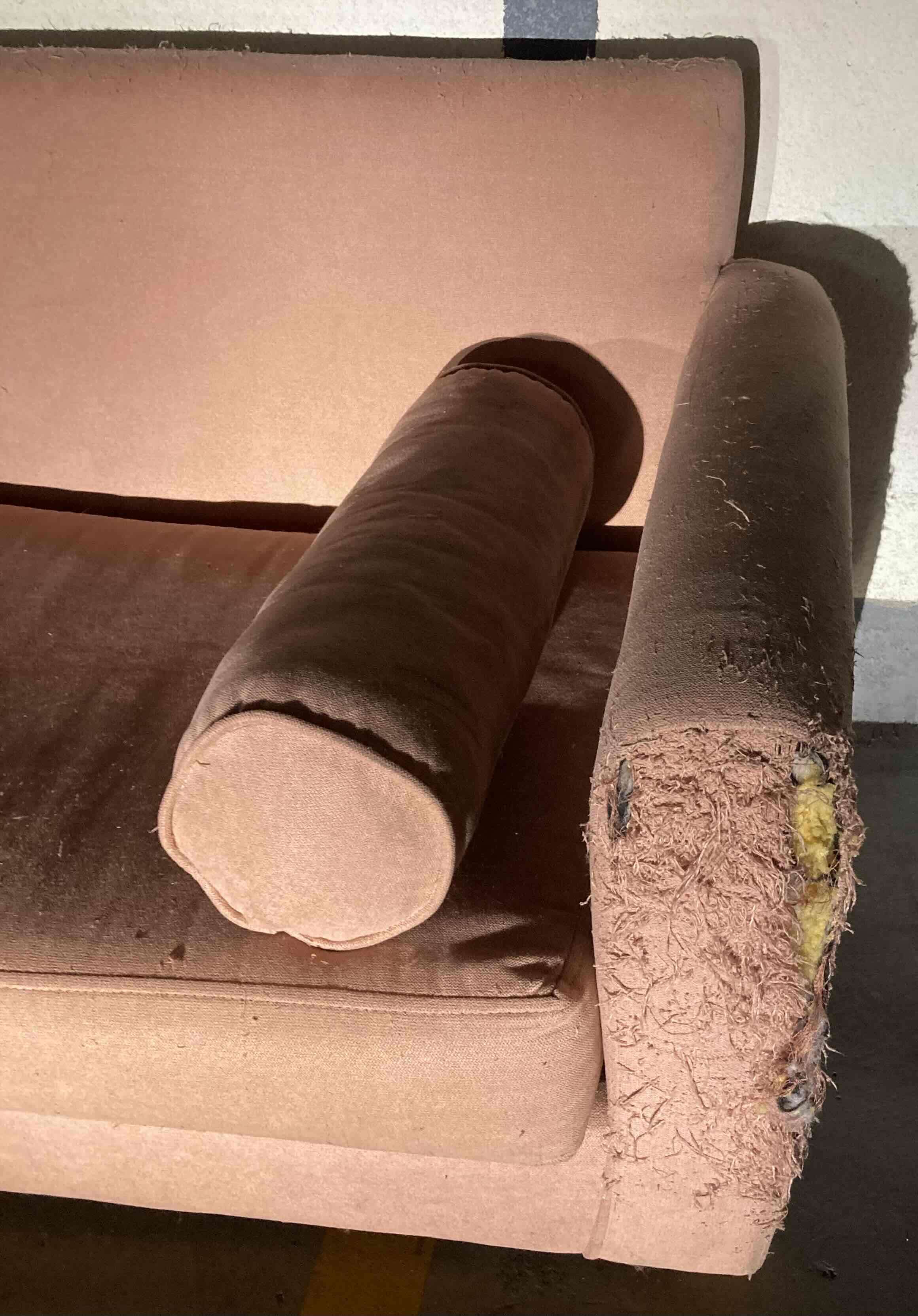 Sofá de tela marrón - miniatura 6