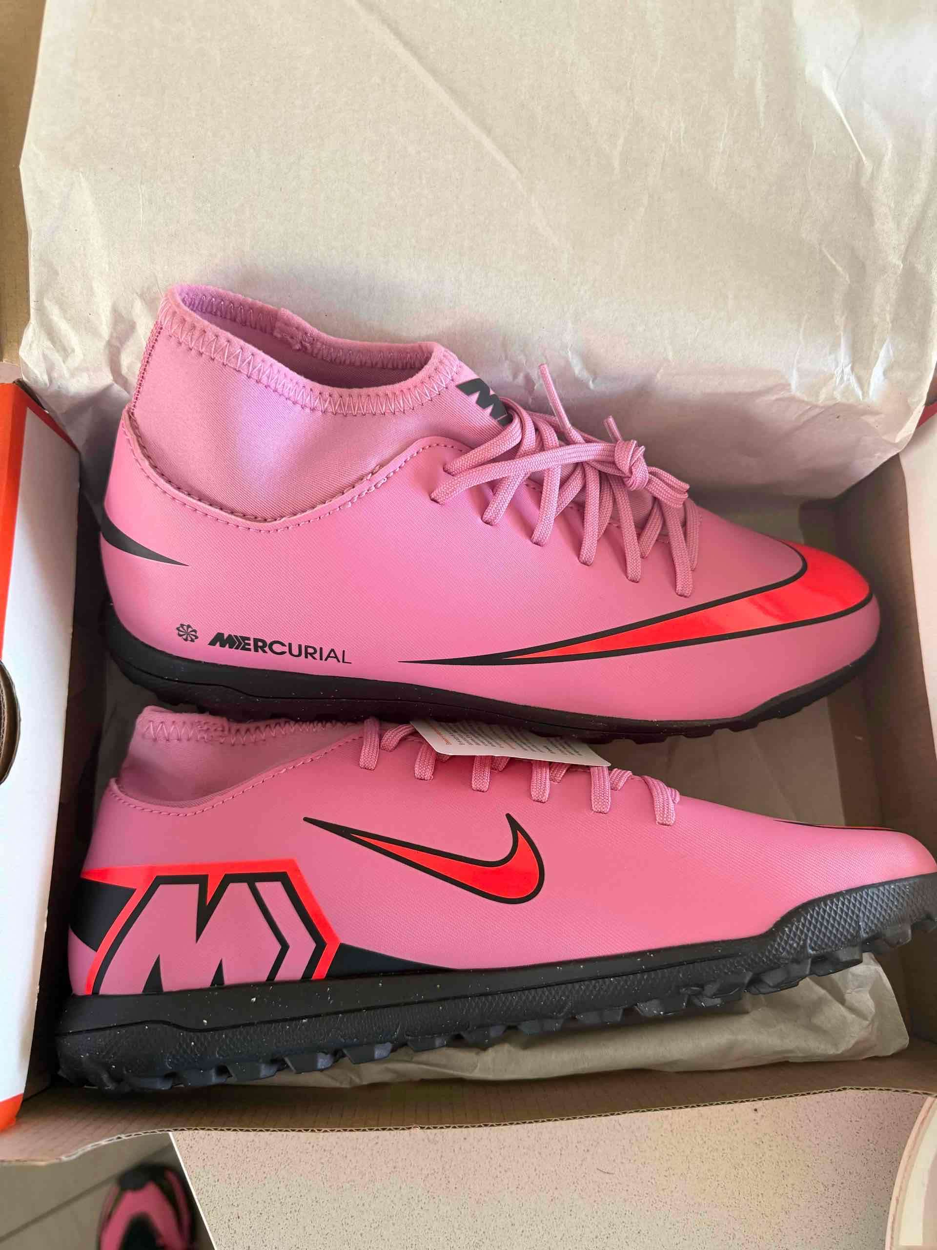 Zapatos deportivos rosados Nike