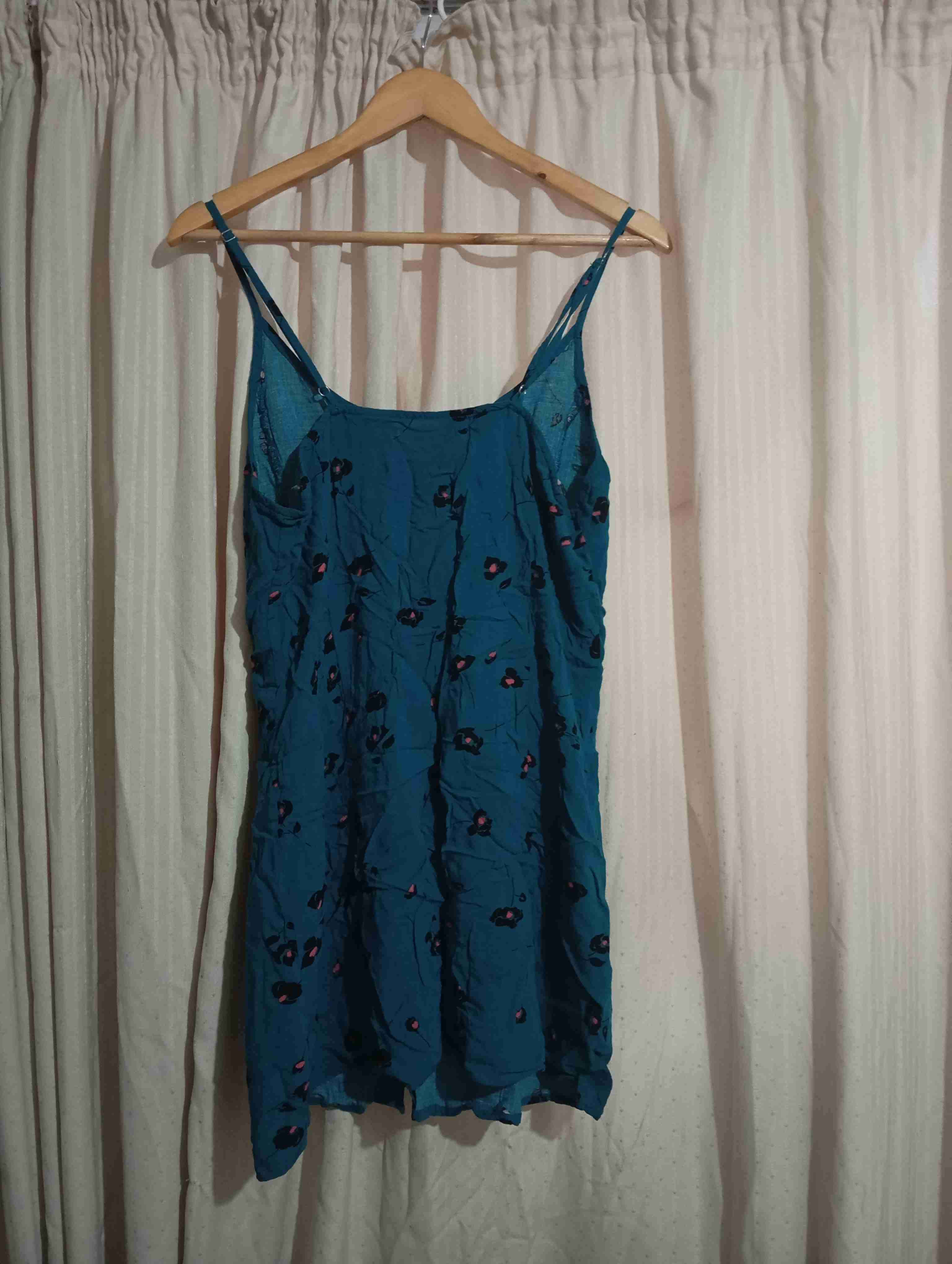 Vestido verde con tirantes - miniatura 2