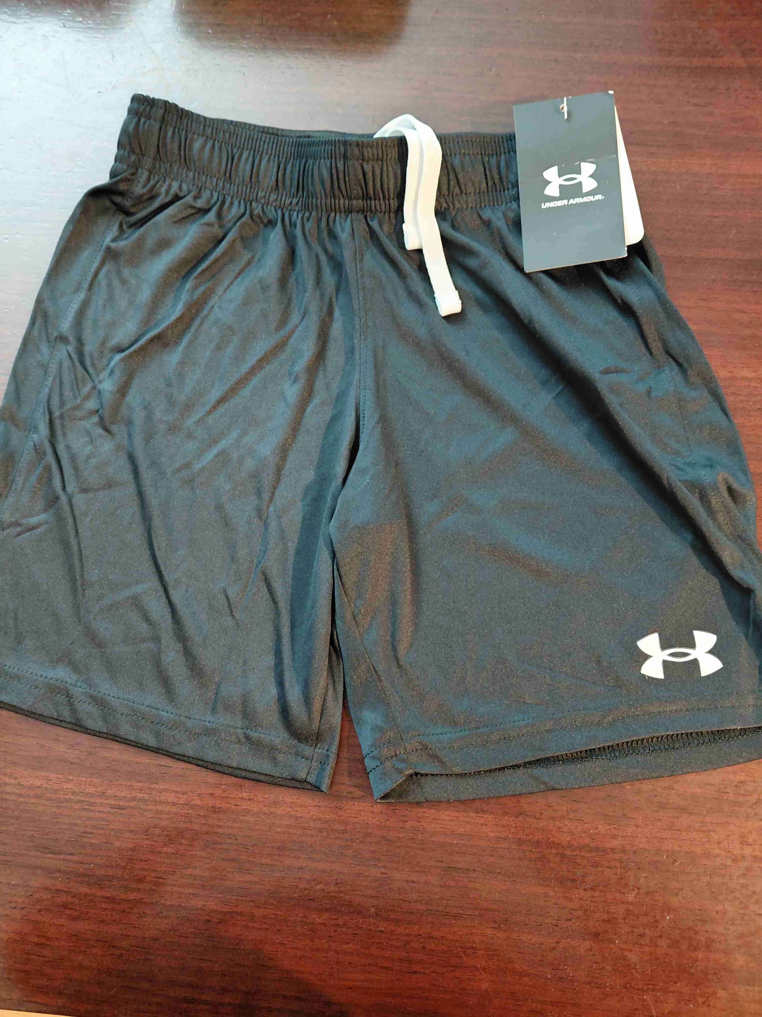 Short niño- Under Armour nuevo