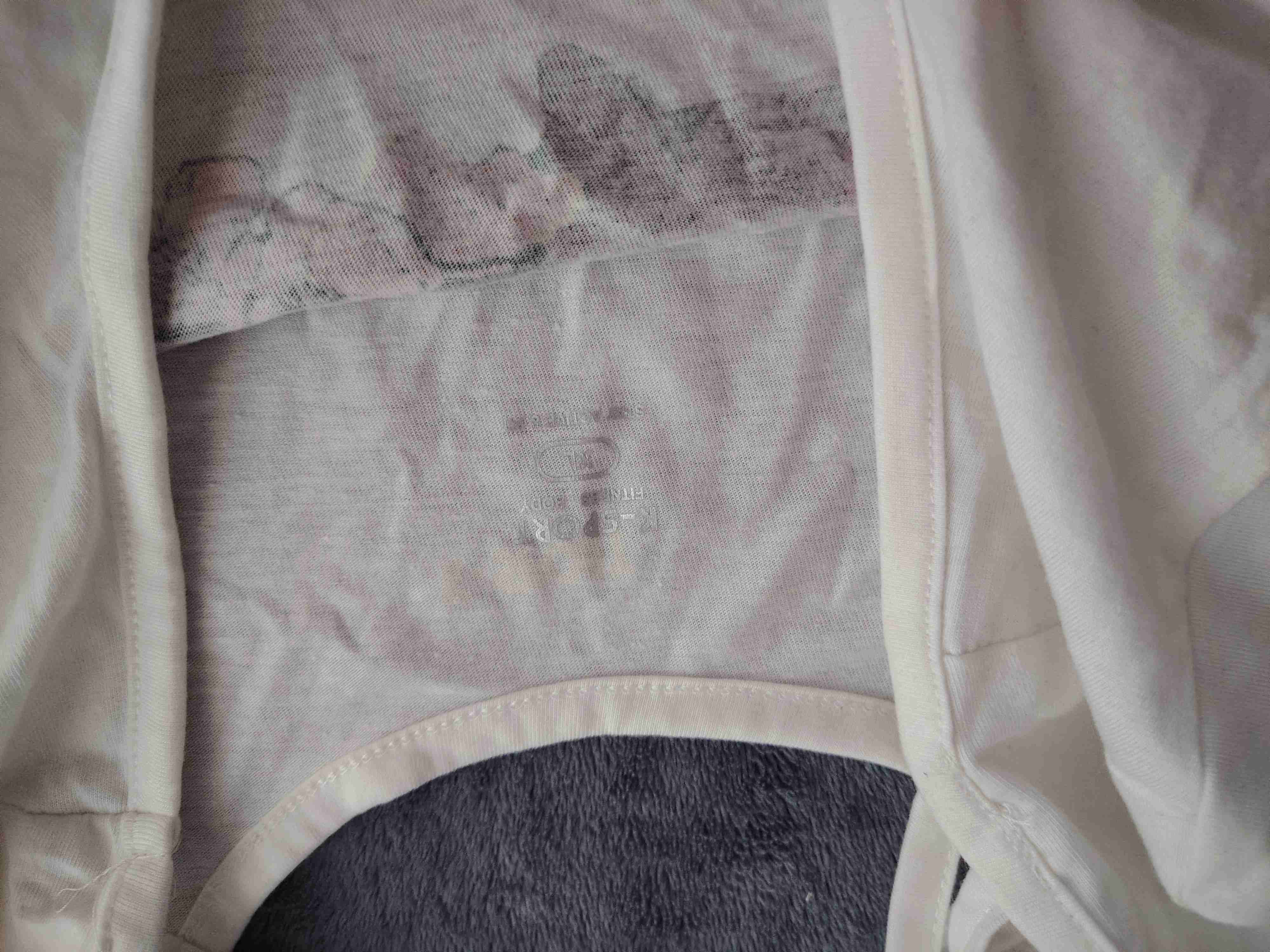 Polera blanca con mariposas rosadas - miniatura 2
