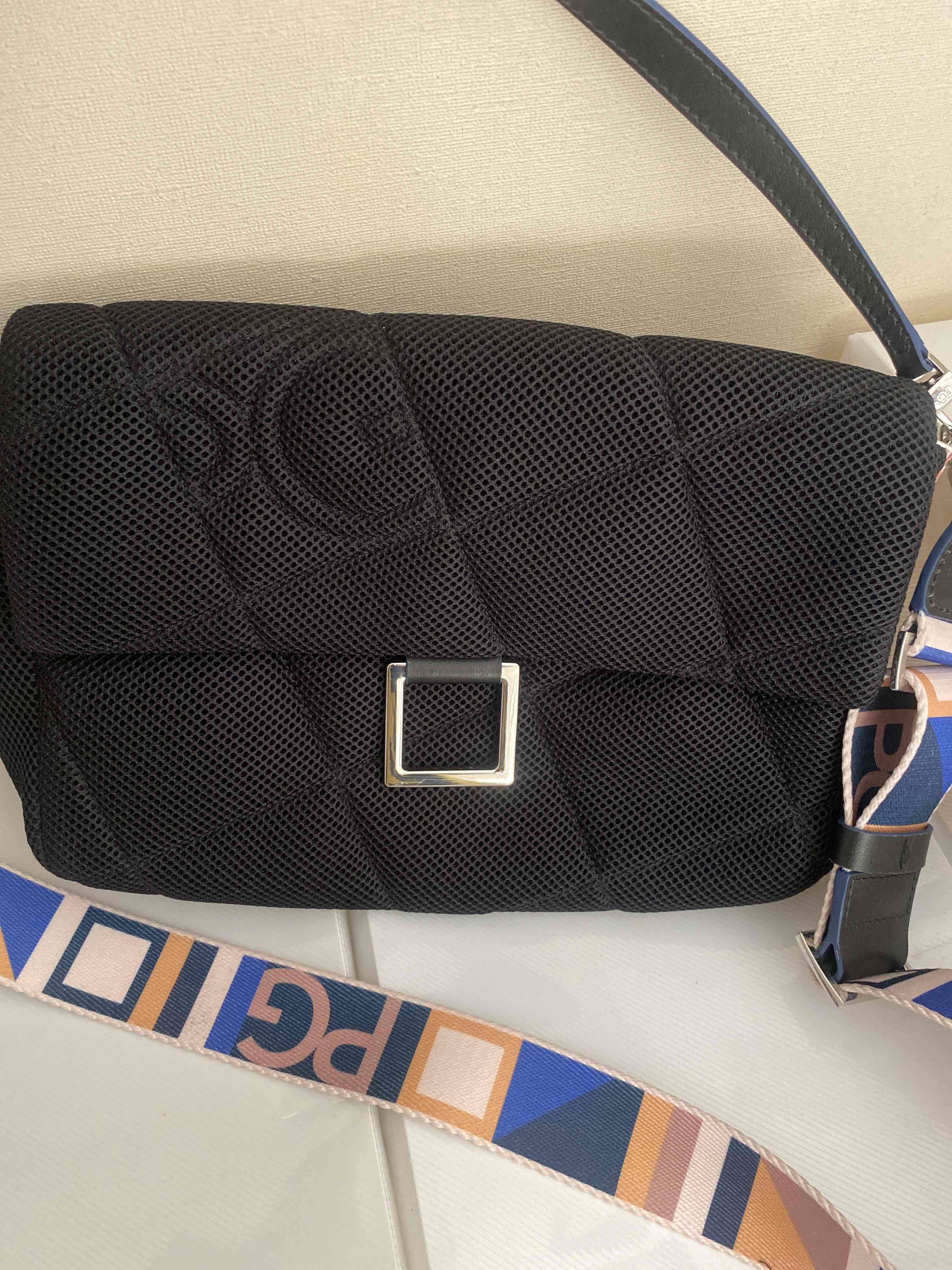 Bandolera negra con correa estampada - miniatura 2