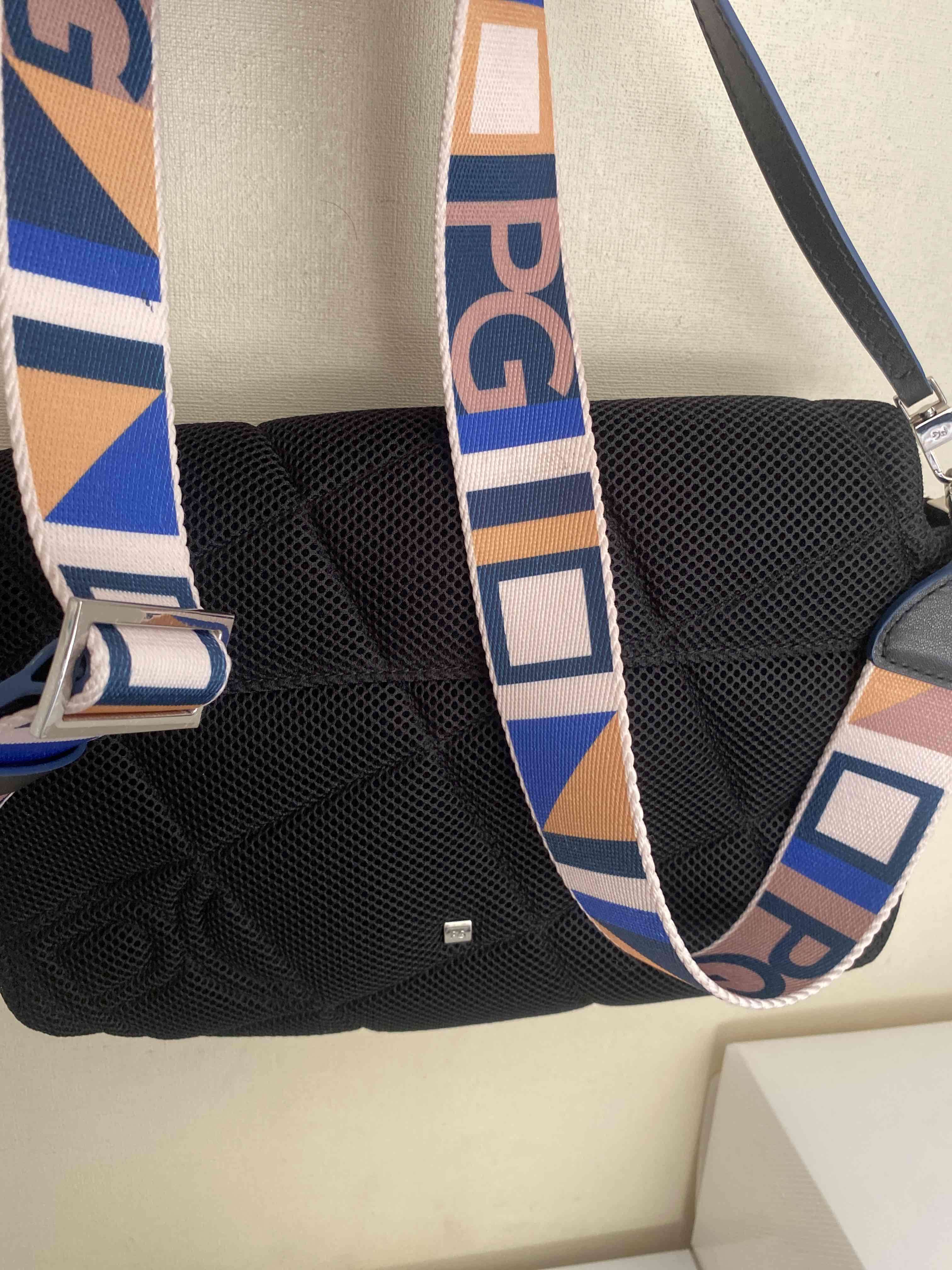 Bandolera negra con correa estampada - miniatura 3