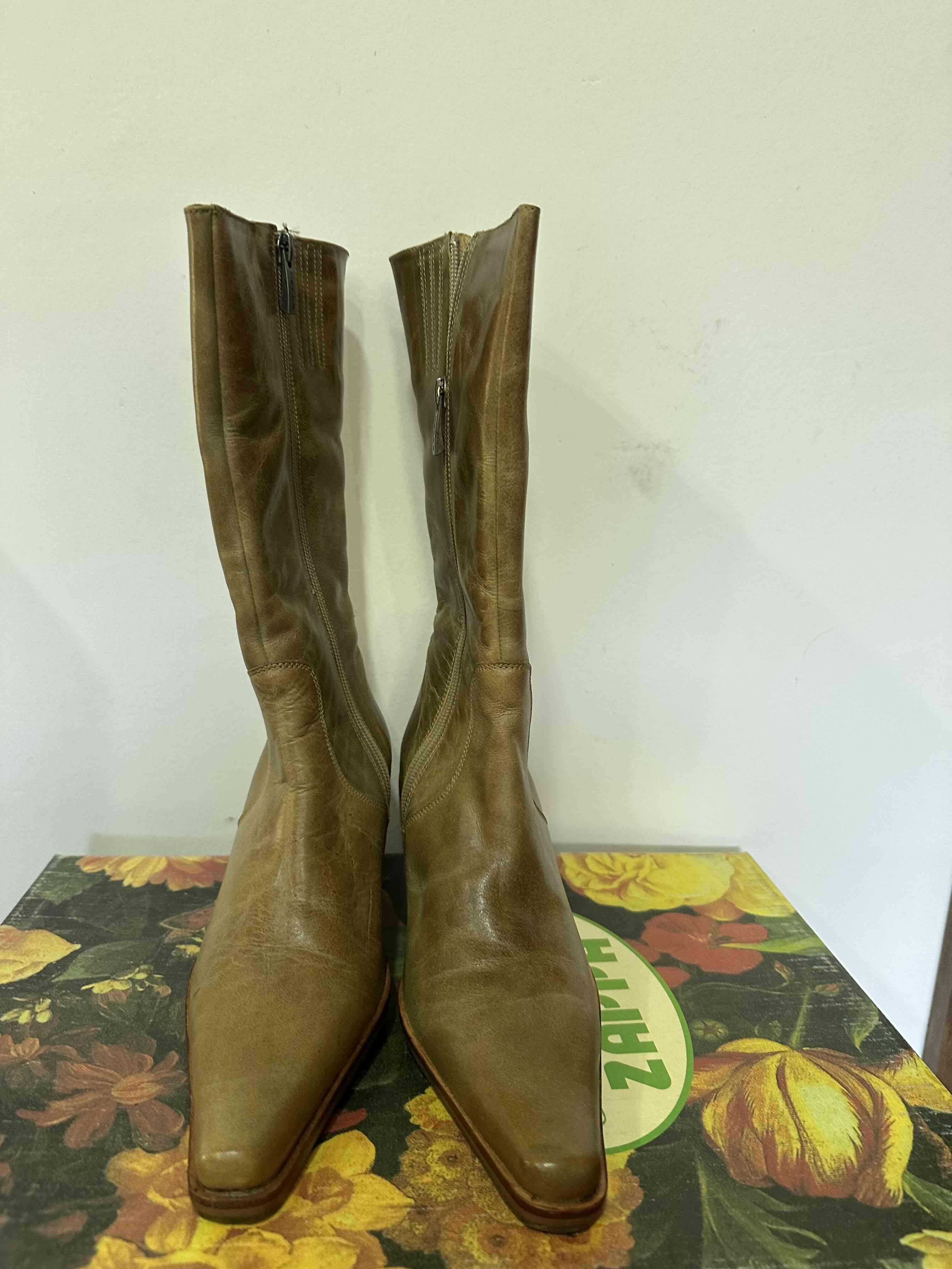 Botas de cuero marrón