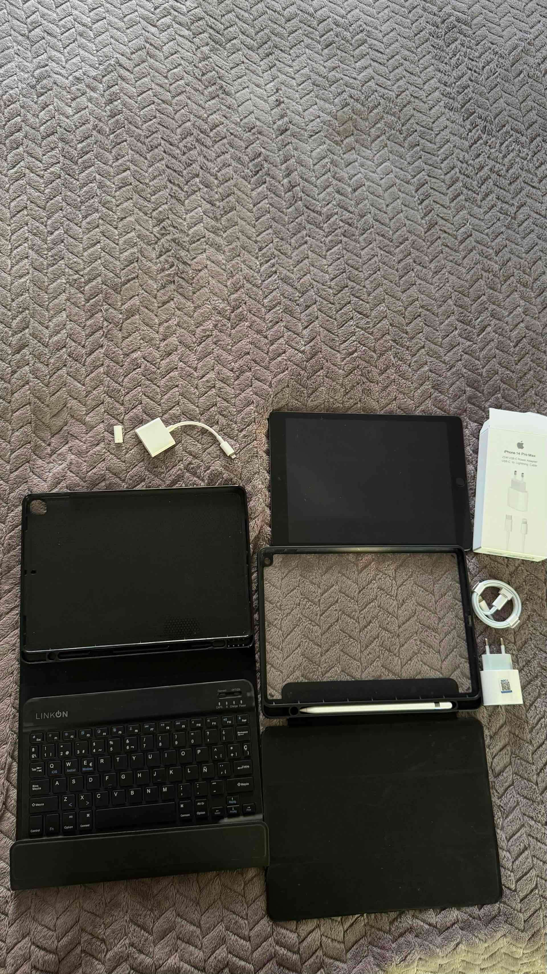 iPad con accesorios y teclado