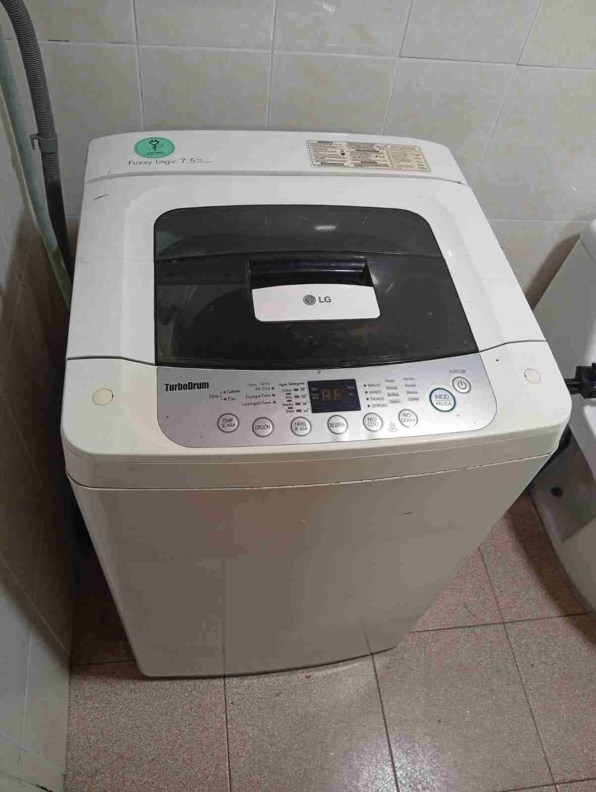 Lavadora LG Fuzzy Logic 7.5 kg